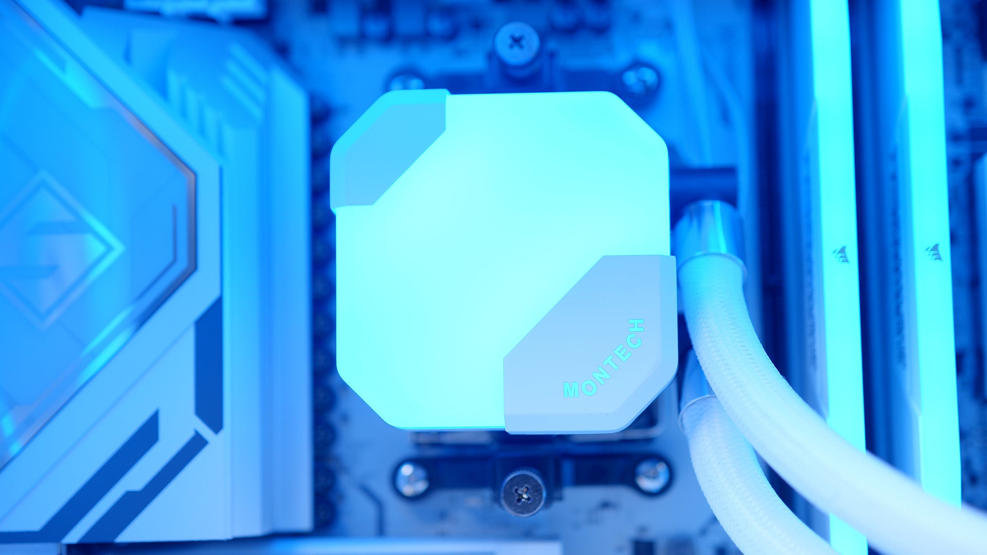 GeekaPC 'Borealis' (RTX 5070 / RX 9070)