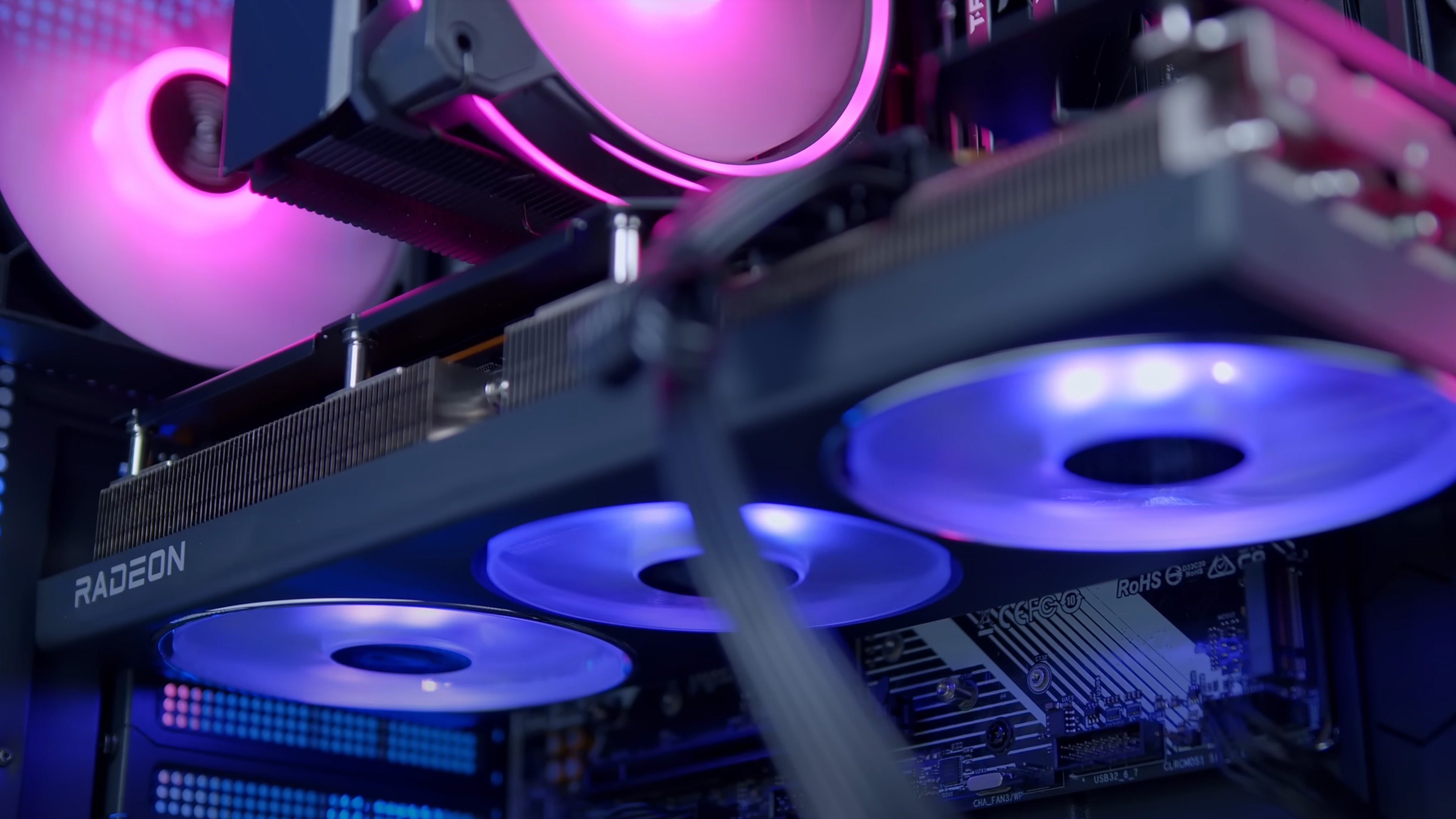 GeekaPC 'Halo' (RX 9070 / RTX 5070)