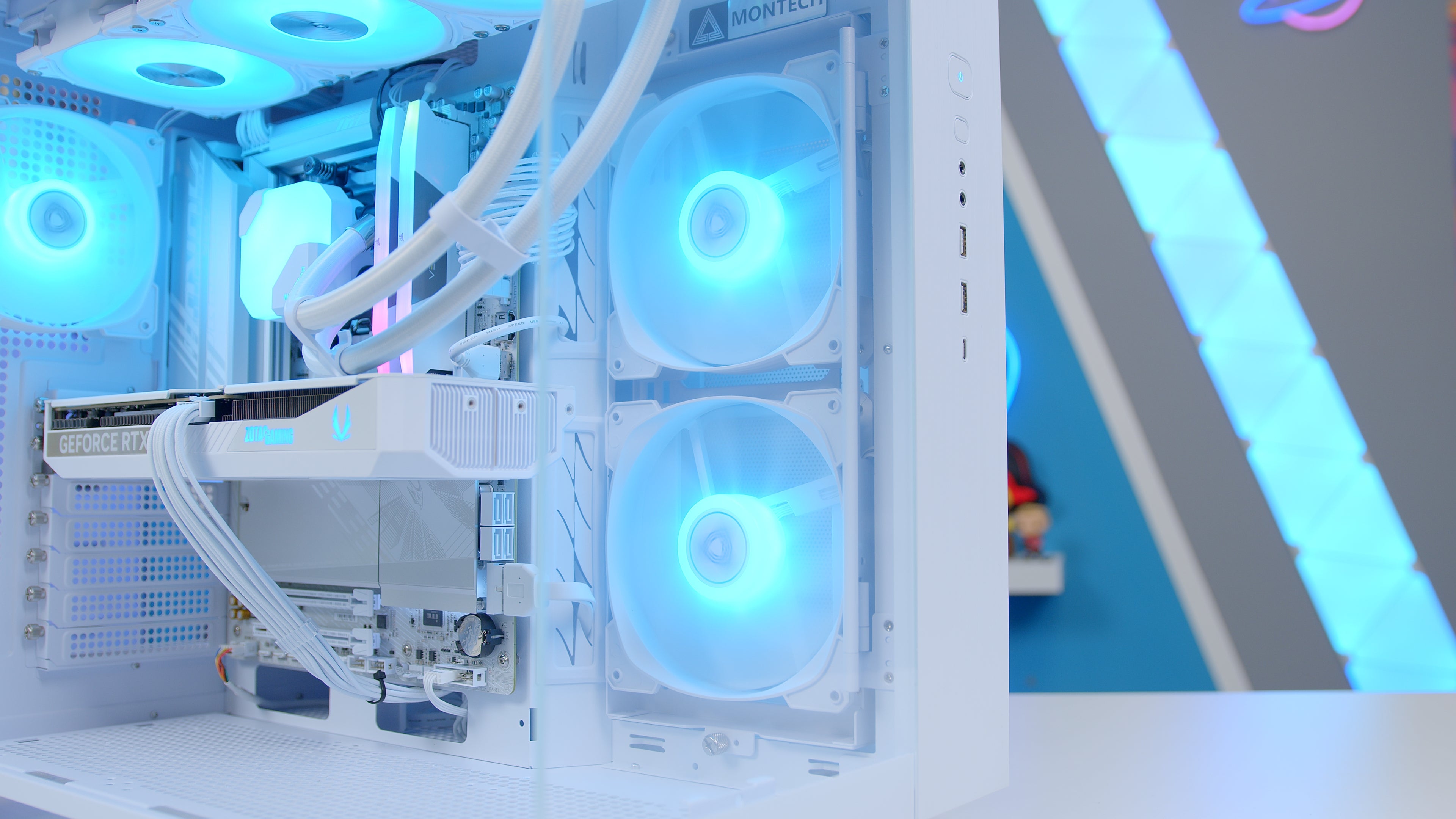 GeekaPC 'Frost' (RX 9070 / RTX 5070)