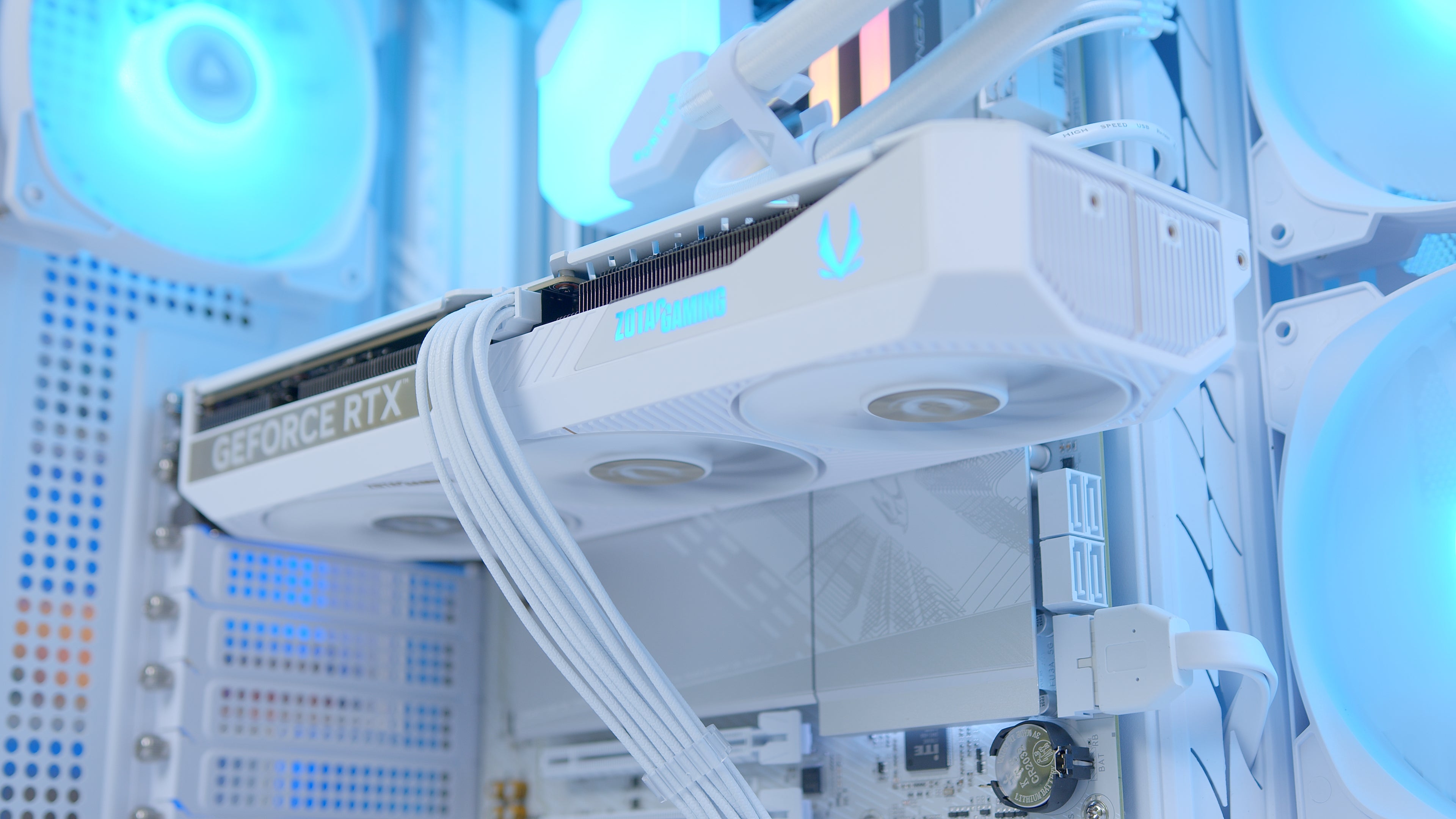 GeekaPC 'Frost' (RX 9070 / RTX 5070)