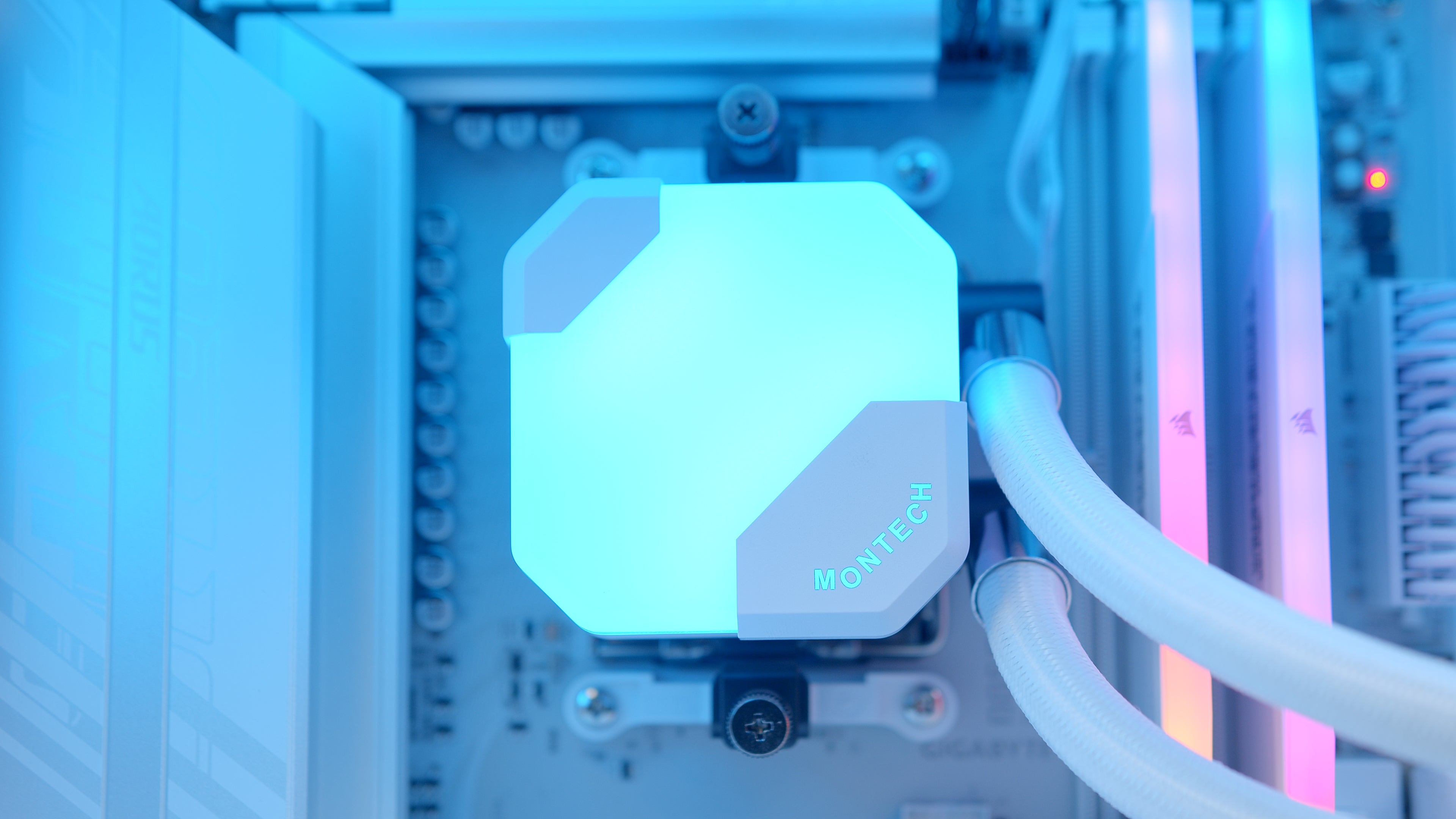 GeekaPC 'Frost' (RX 9070 / RTX 5070)