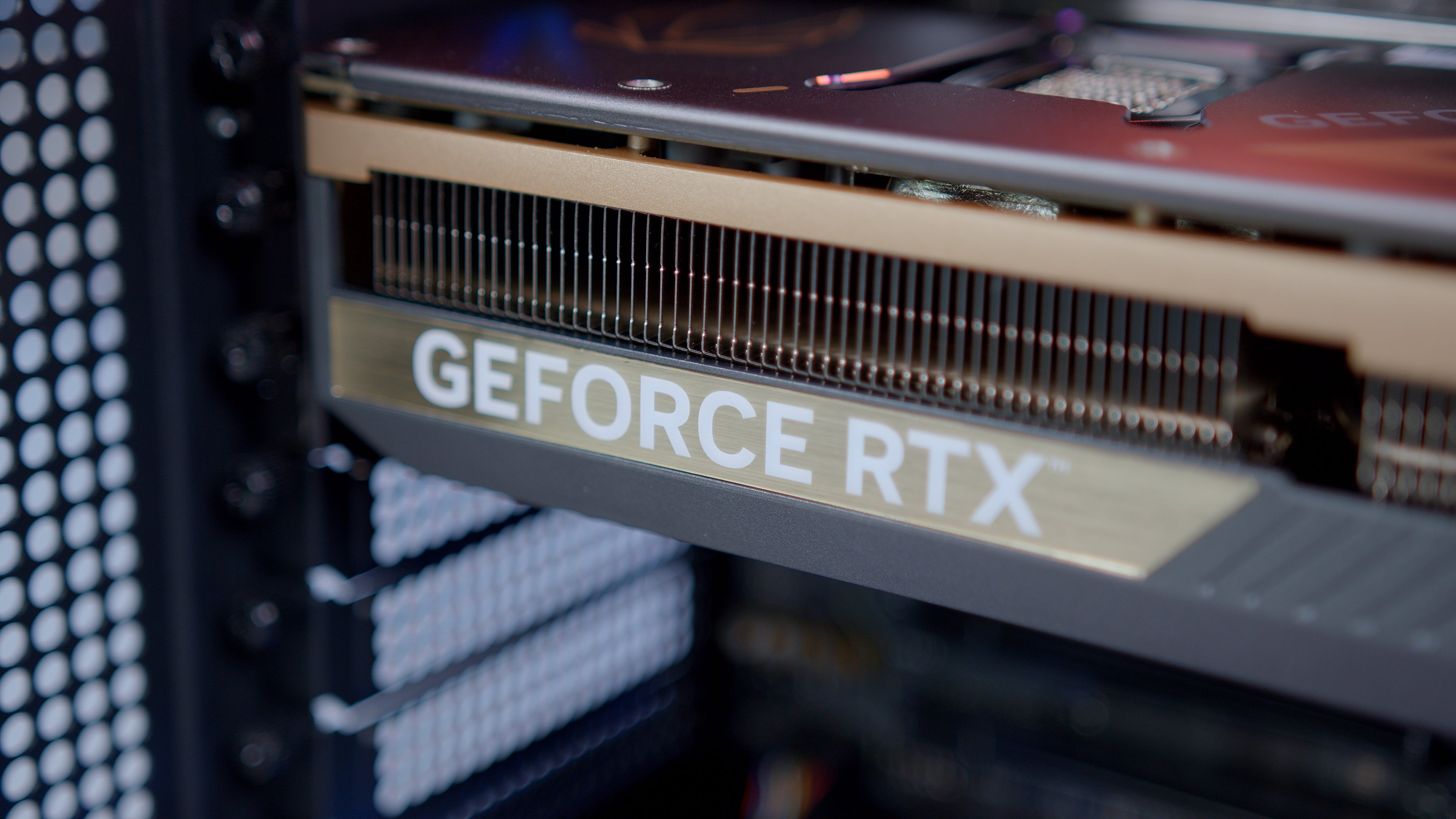 GeekaPC 'Pro' (RX 9070 XT / RTX 5070 Ti / RTX 5080)