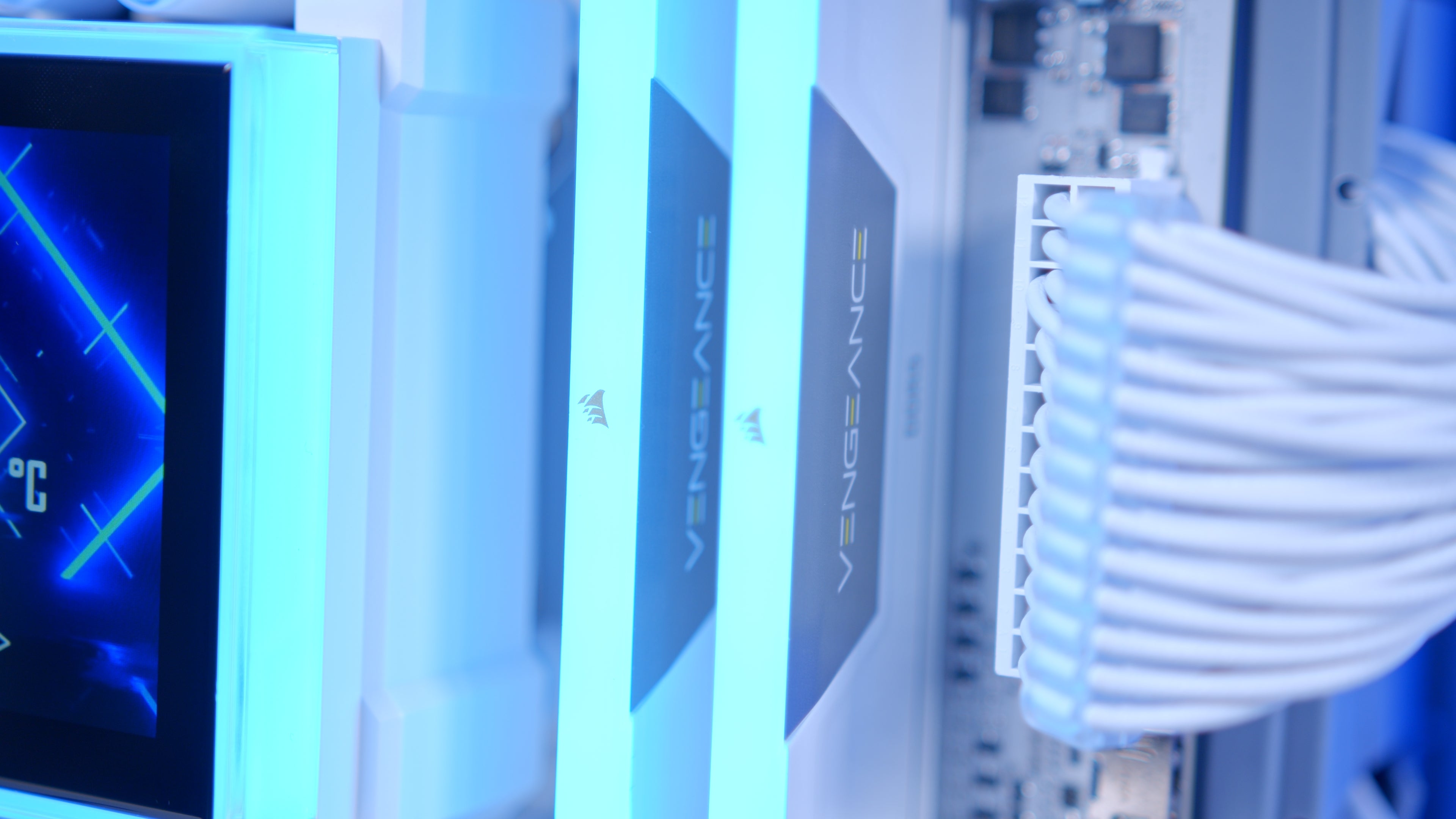 GeekaPC 'Icefall' Gaming PC