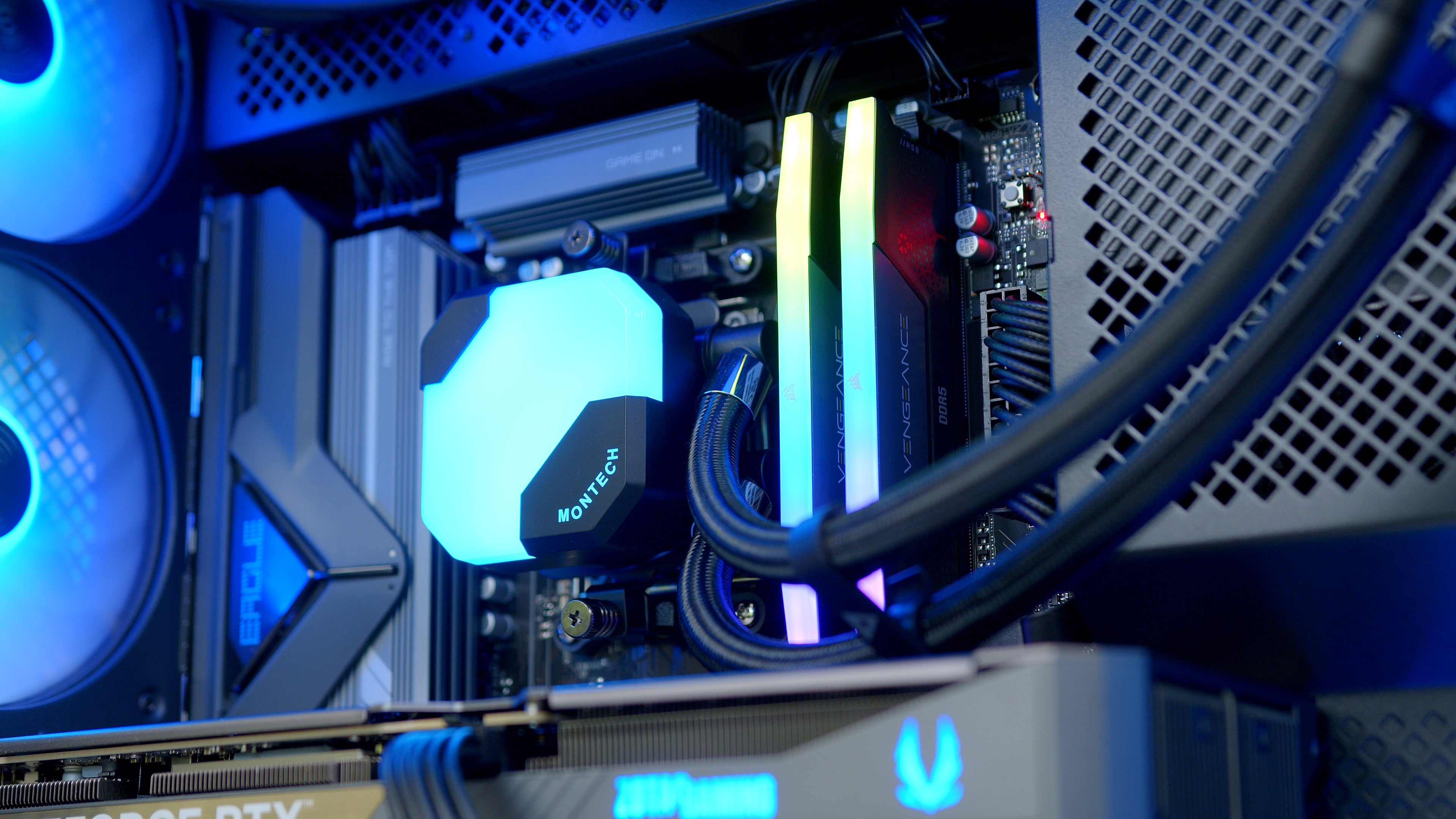 GeekaPC 'Flow' (RX 9060 XT 16GB / RX 9070 / RTX 5070)