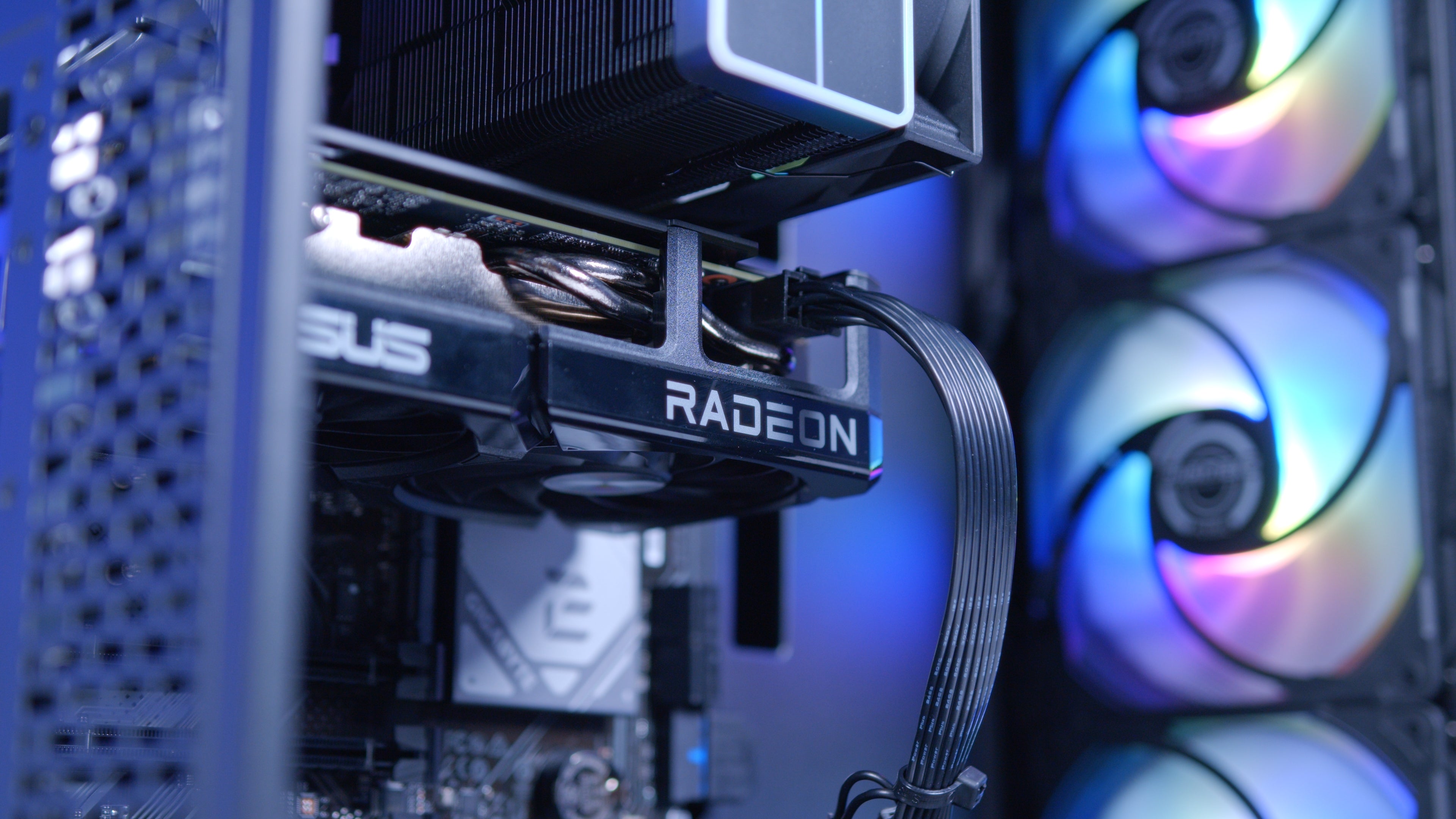 GeekaPC 'Arc' (Arc B580 / RTX 5060 / RX 9060 XT 16GB)