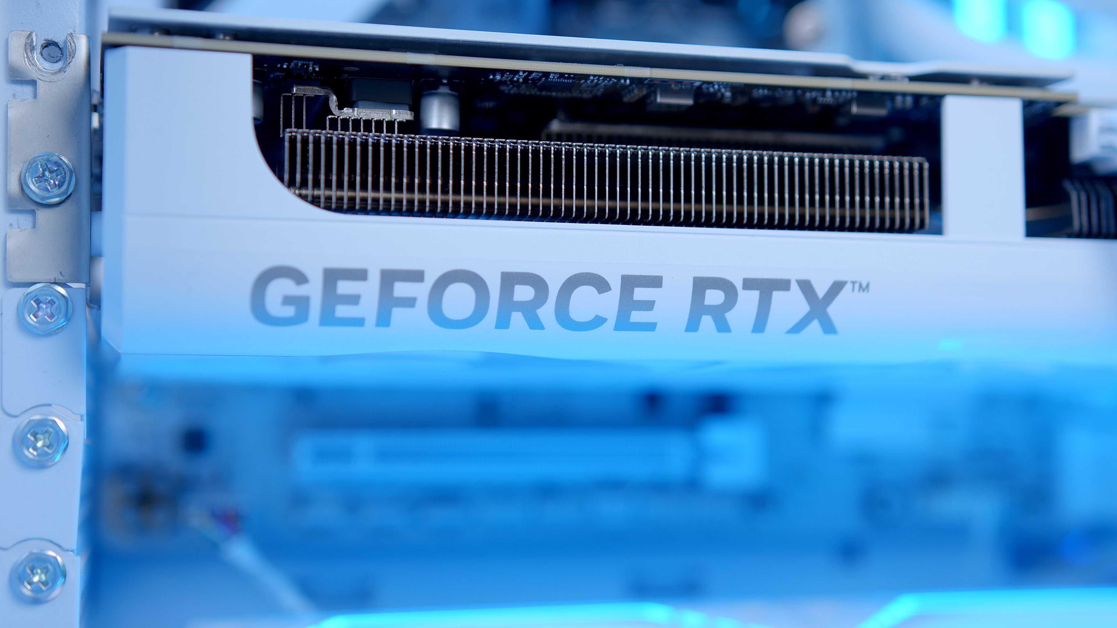 GeekaPC 'White Flux' Gaming PC