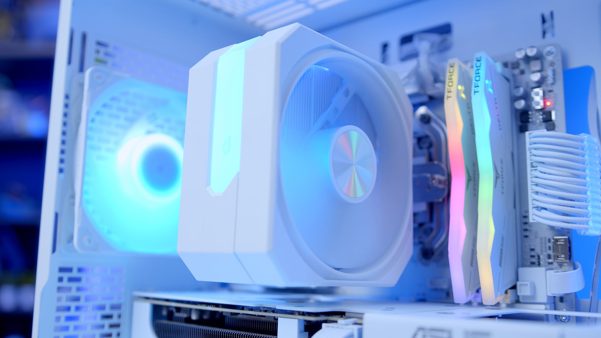 GeekaPC 'Arctic' (RTX 5070 / RX 9070)