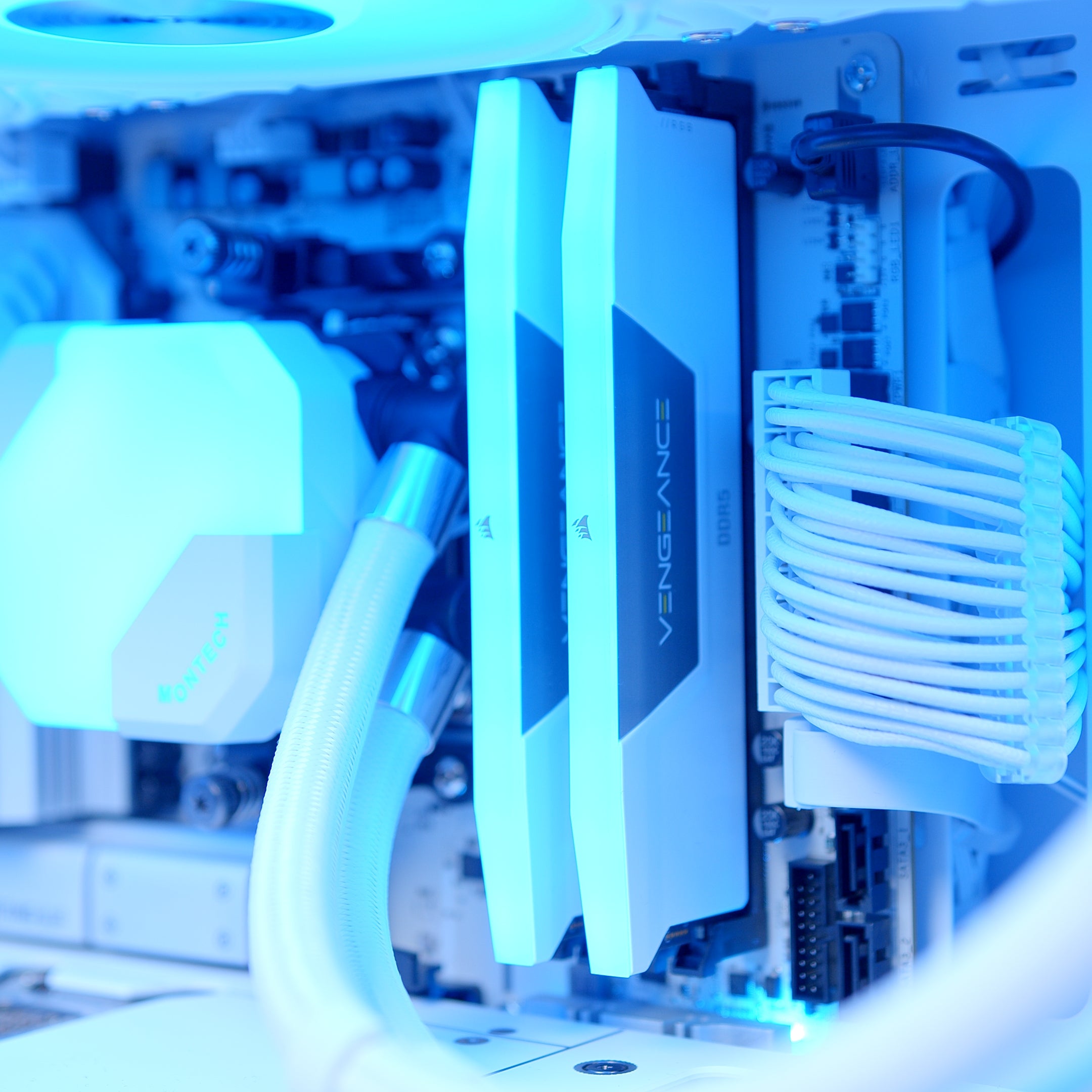 GeekaPC 'Borealis' (RTX 5070 / RX 9070)