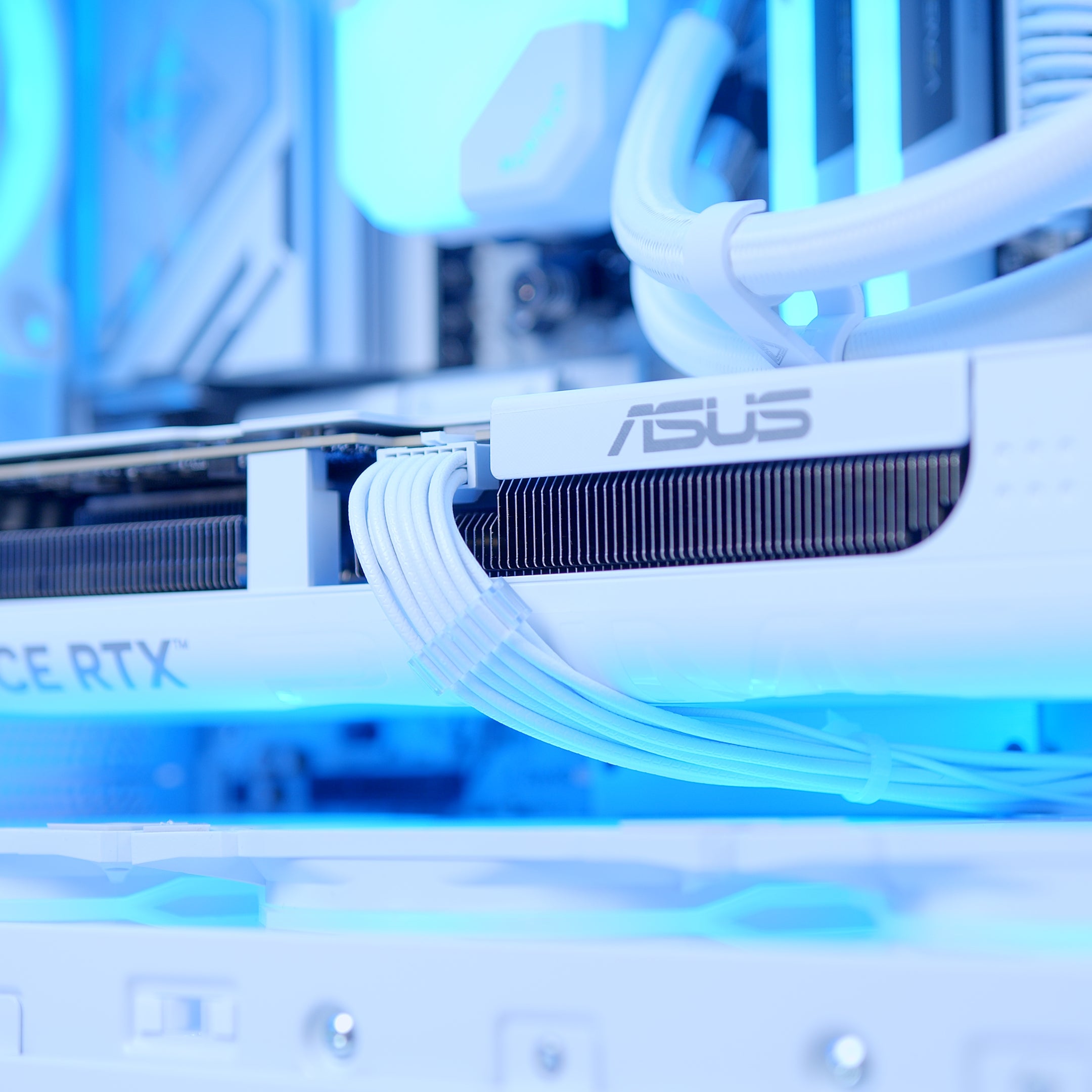 GeekaPC 'Borealis' (RTX 5070 / RX 9070)