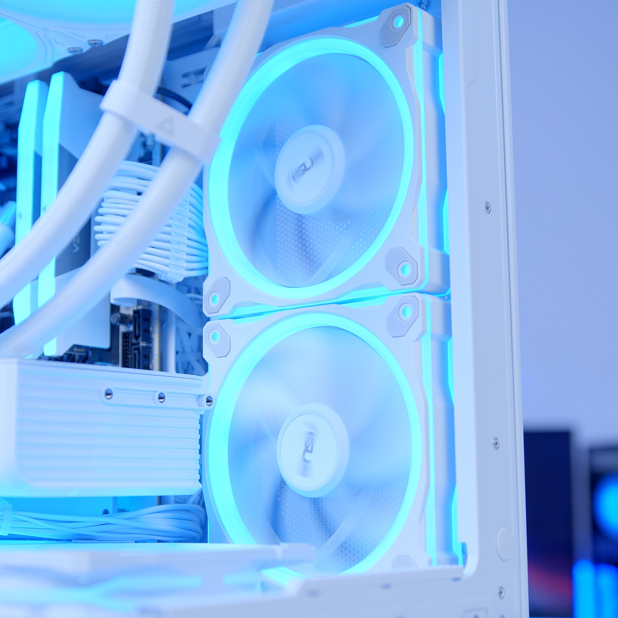 GeekaPC 'Borealis' (RTX 5070 / RX 9070)