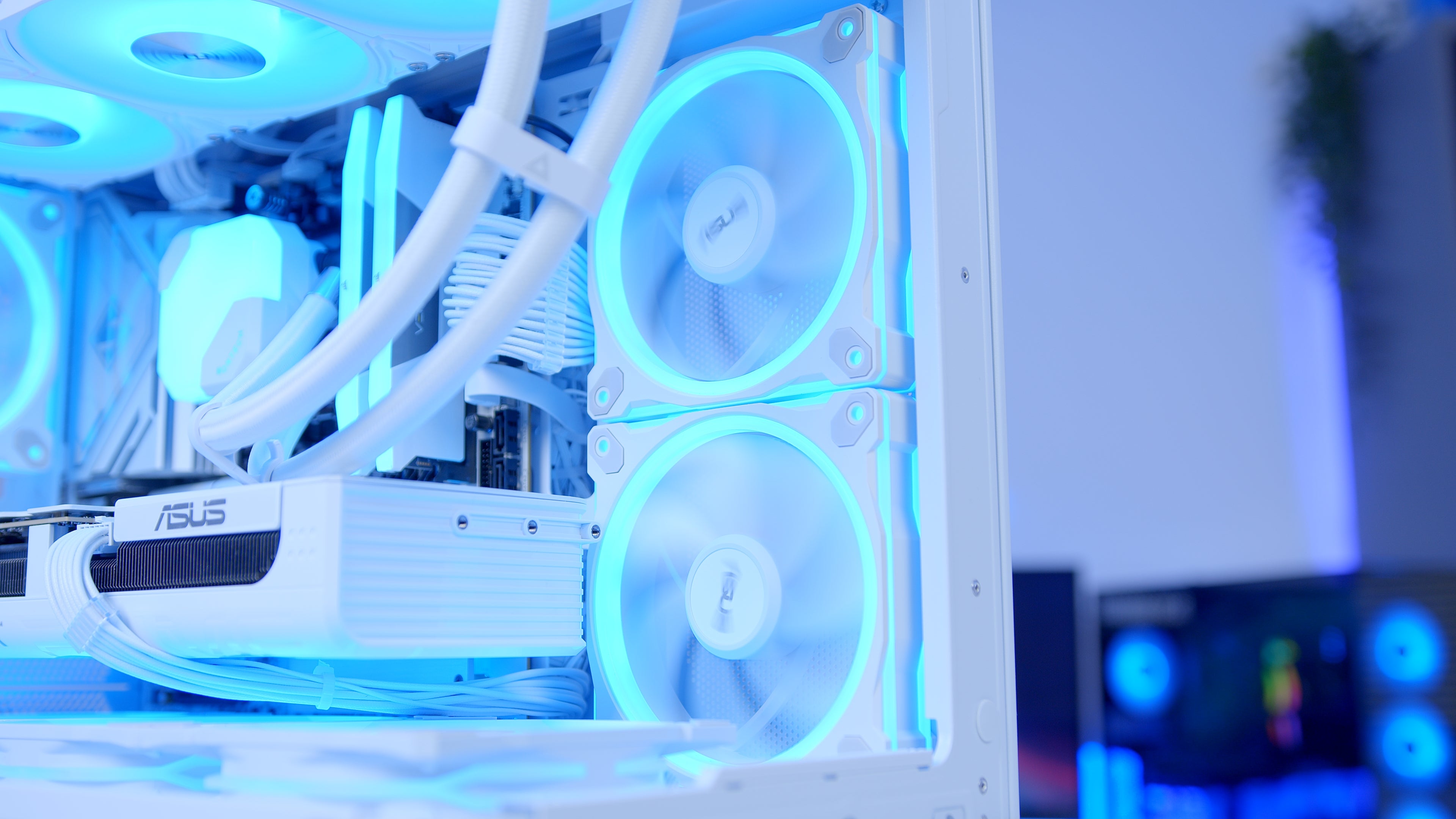 GeekaPC 'Borealis' (RTX 5070 / RX 9070)