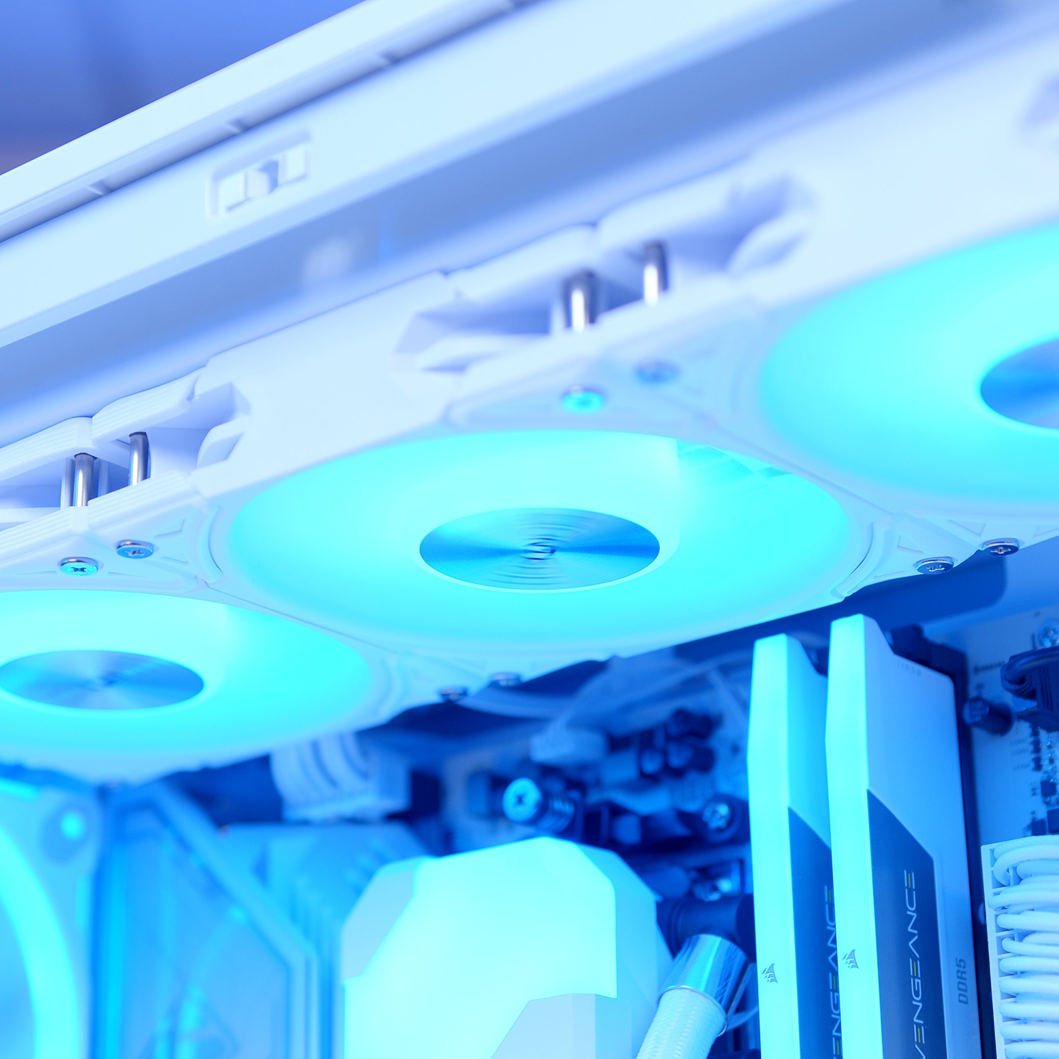 GeekaPC 'Borealis' (RTX 5070 / RX 9070)