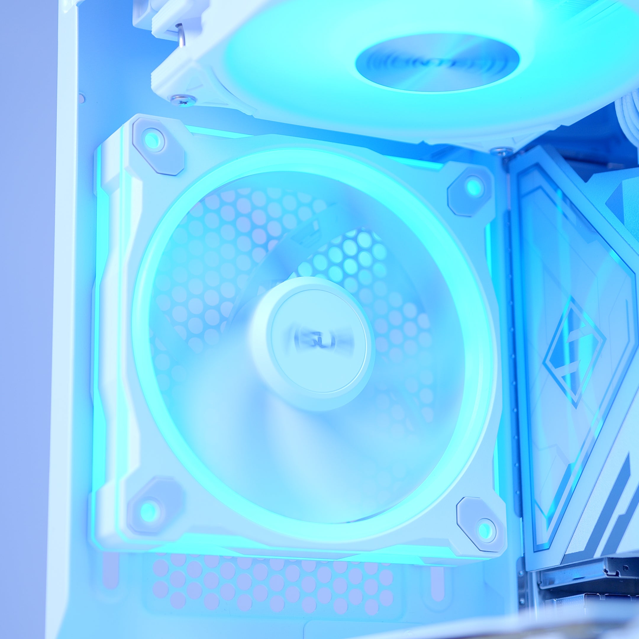 GeekaPC 'Borealis' (RTX 5070 / RX 9070)