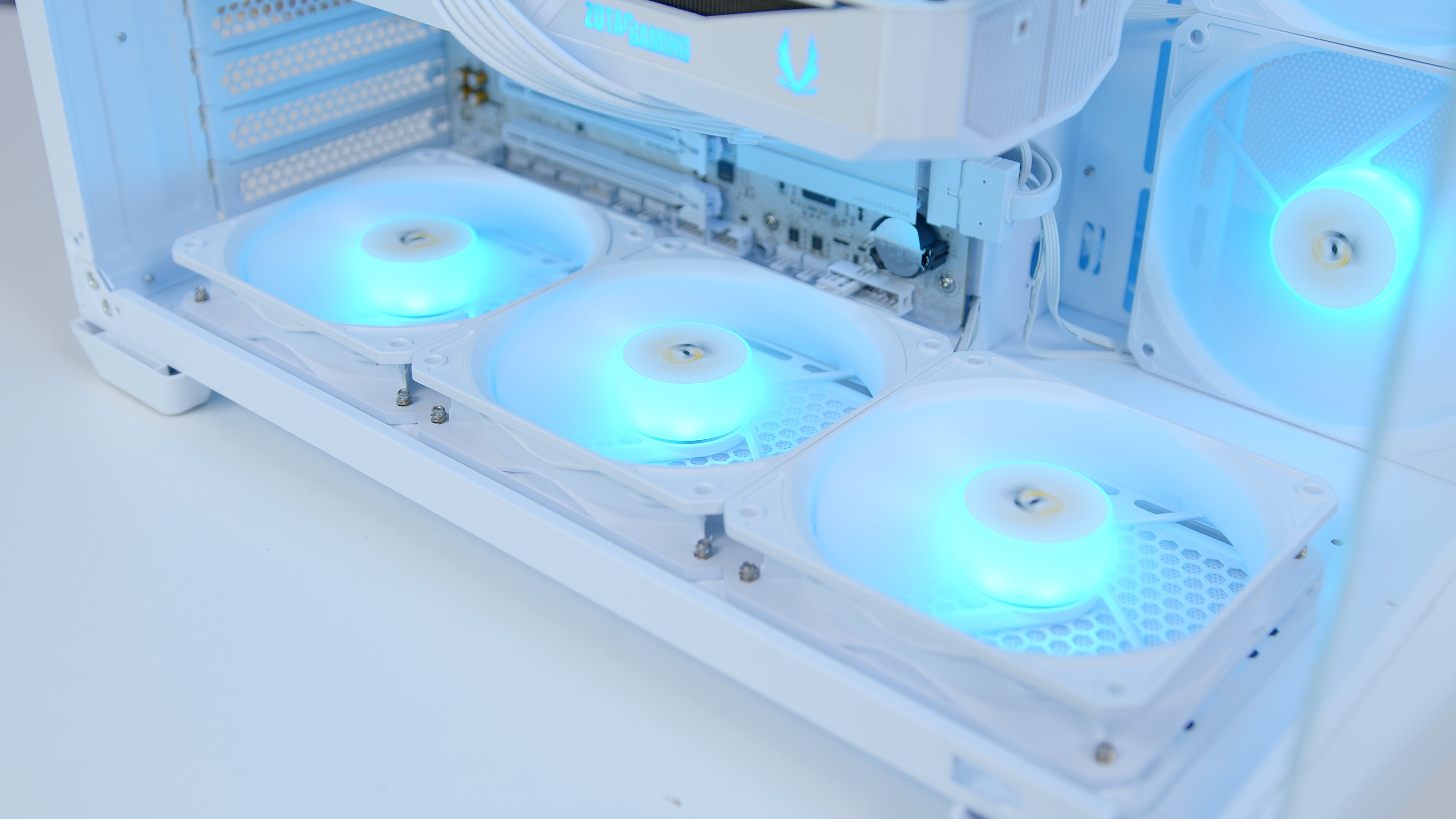 GeekaPC 'Constellation' (RTX 5070 / RTX 5070 Ti / RX 9070)