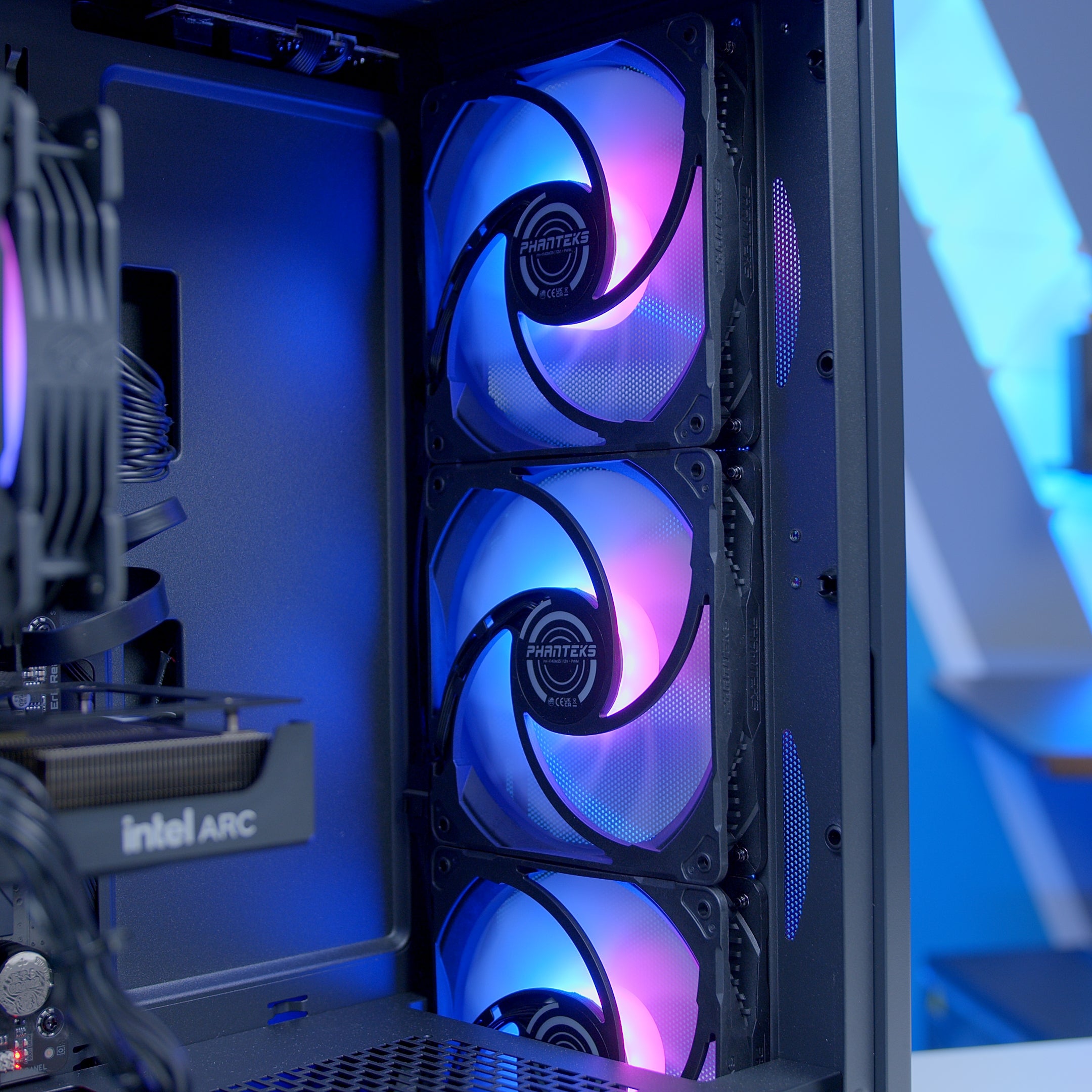 GeekaPC 'Arc' (Arc B580 / RTX 5060 / RX 9060 XT 16GB)