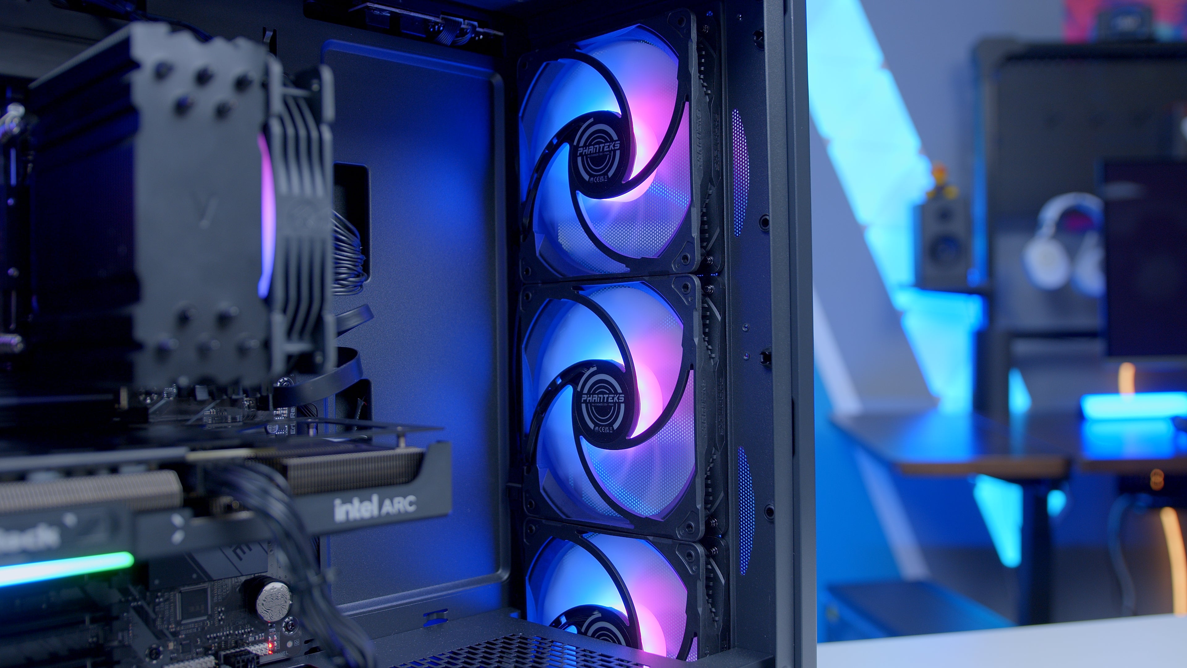 GeekaPC 'Arc' (Arc B580 / RTX 5060 / RX 9060 XT 16GB)