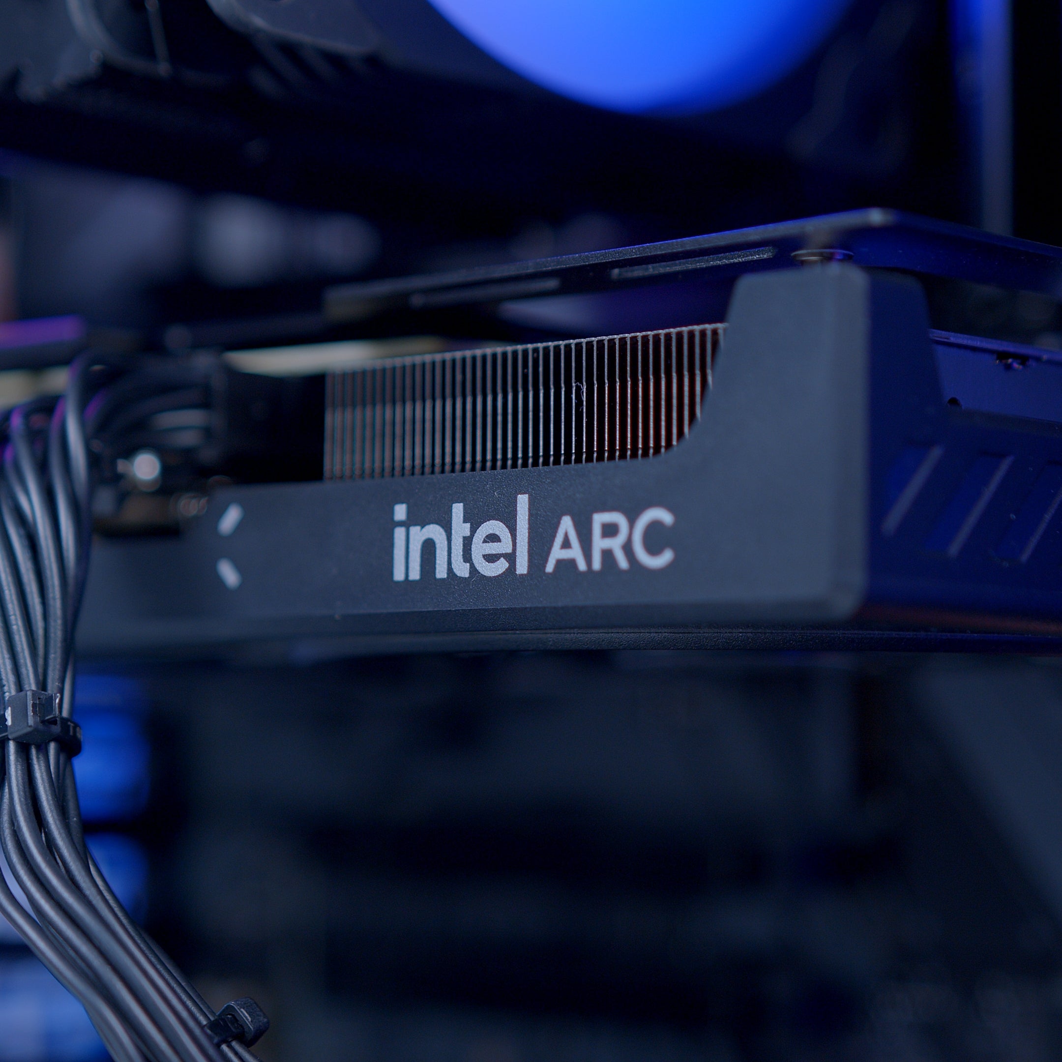 GeekaPC 'Arc' (Arc B580 / RTX 5060 / RX 9060 XT 16GB)