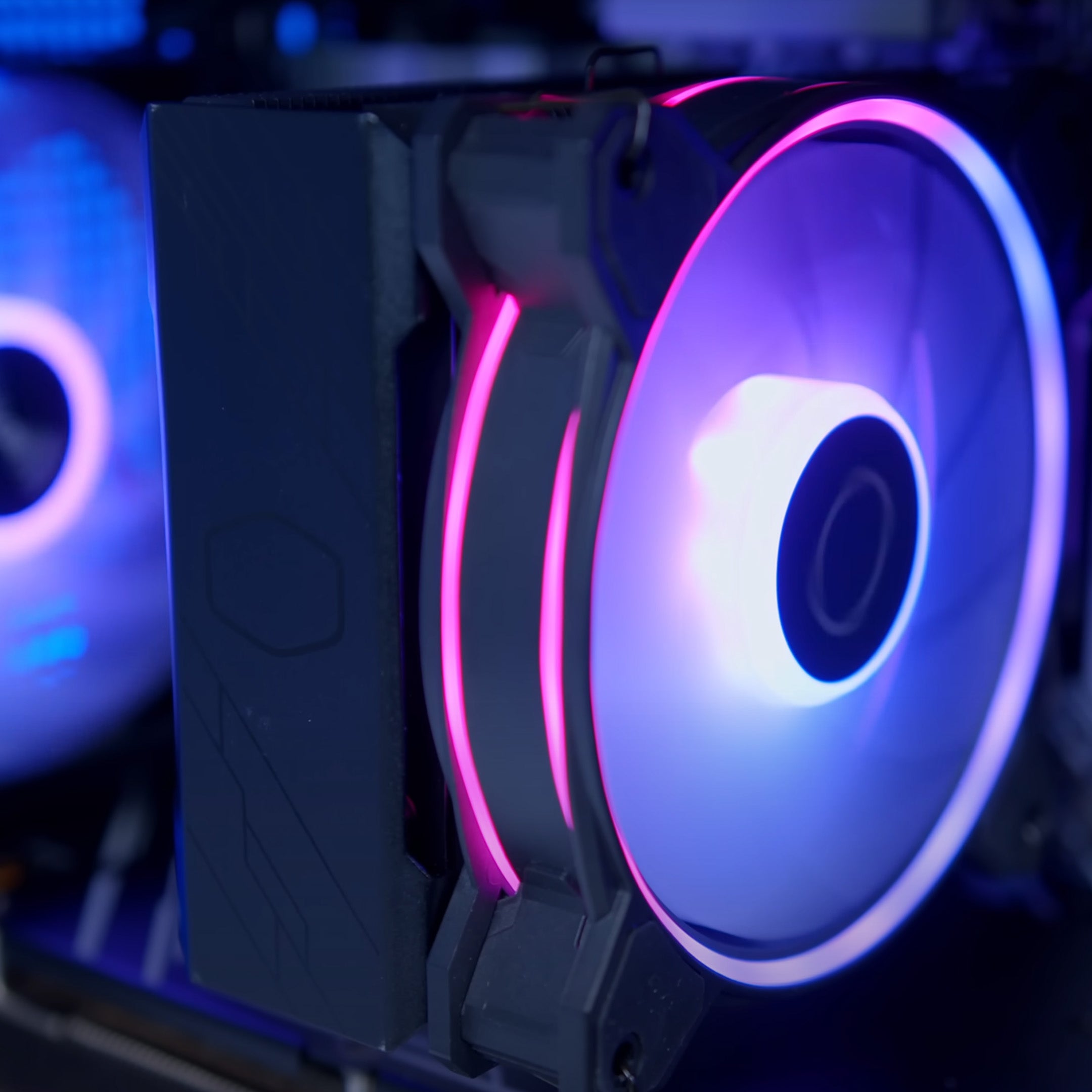 GeekaPC 'Halo' (RX 9070 / RTX 5070)