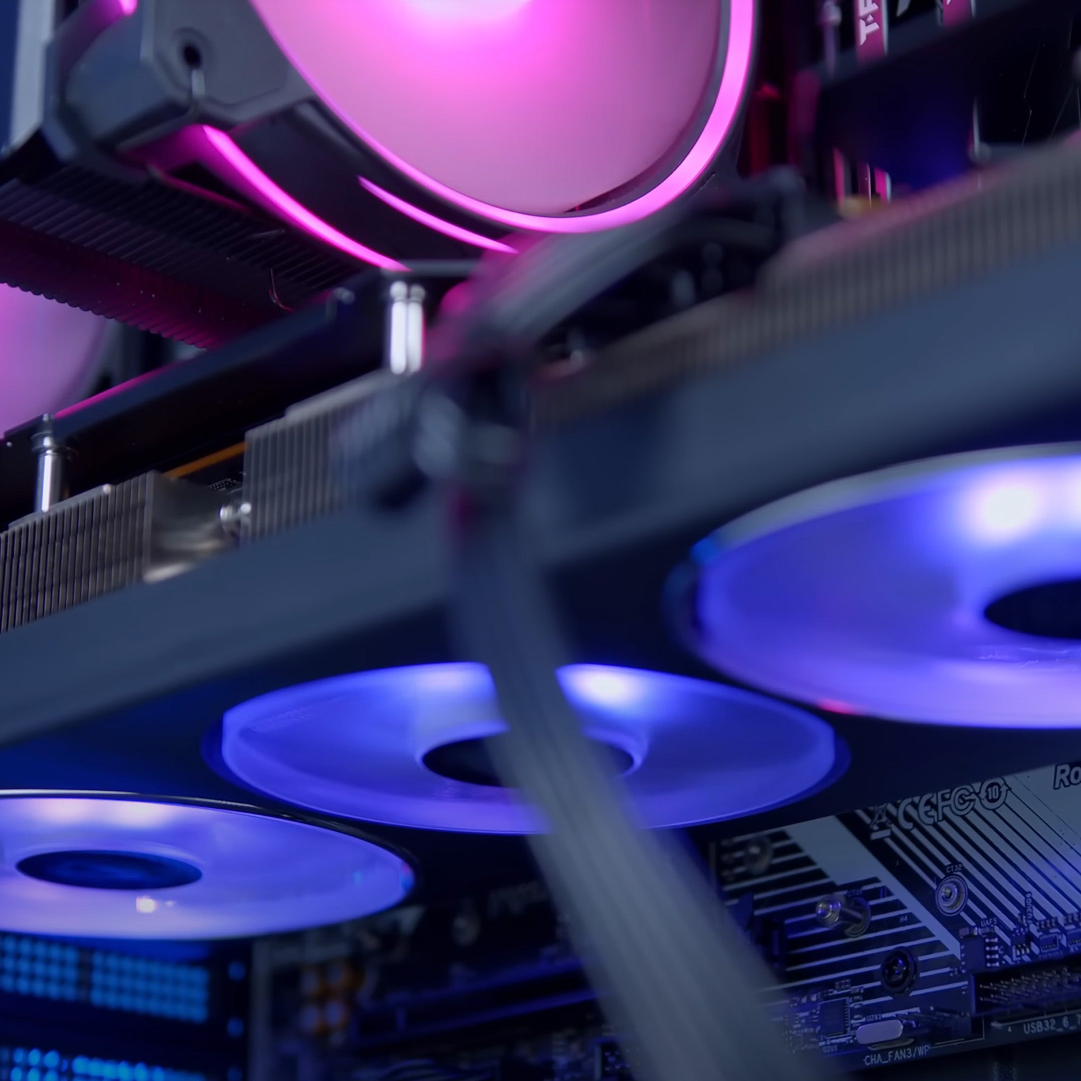 GeekaPC 'Halo' (RX 9070 / RTX 5070)