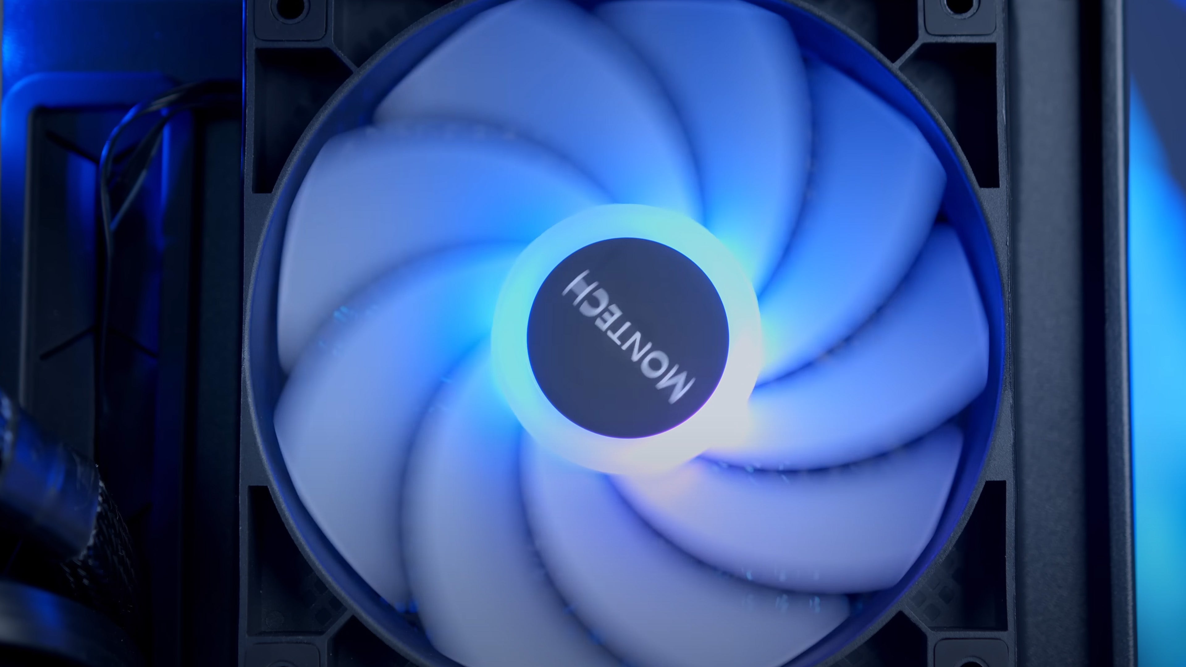 GeekaPC 'Halo' (RX 9070 / RTX 5070)