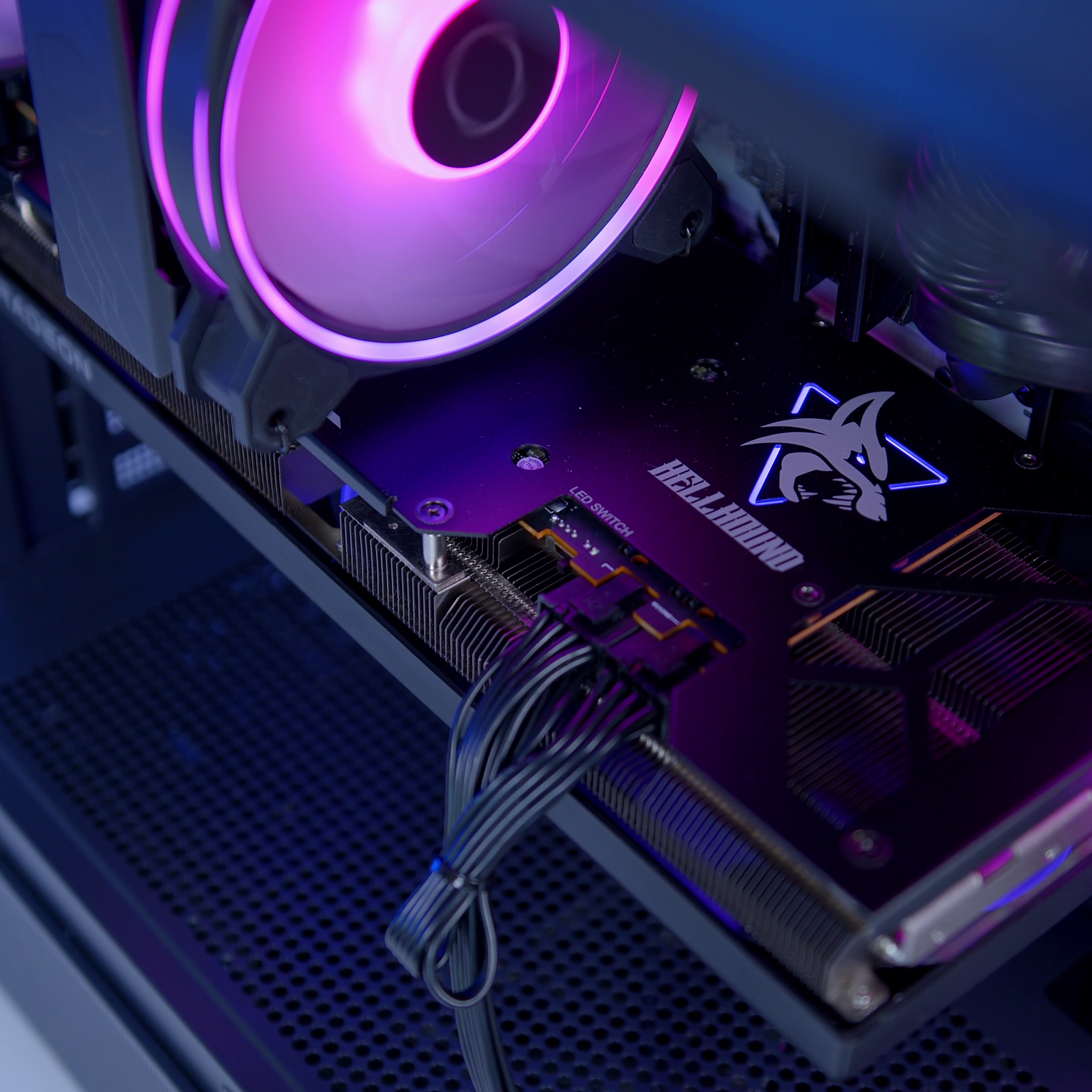 GeekaPC 'Halo' (RX 9070 / RTX 5070)