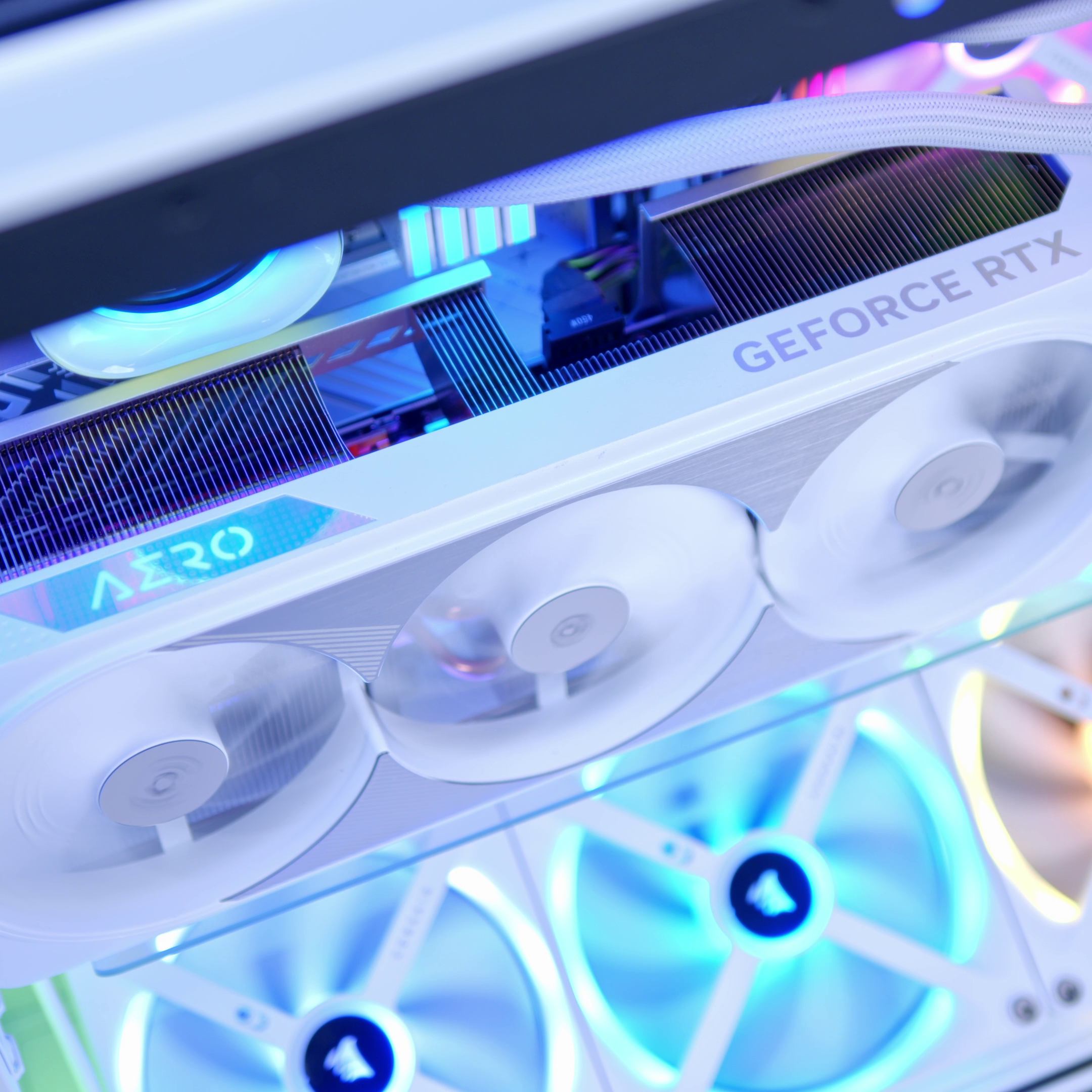 GeekaPC '420' (RTX 5080 / RTX 5090)