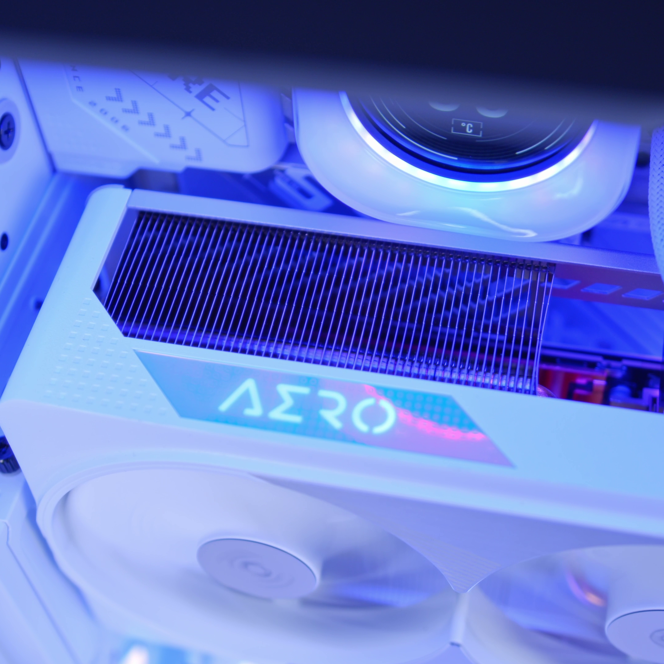 GeekaPC '420' (RTX 5080 / RTX 5090)