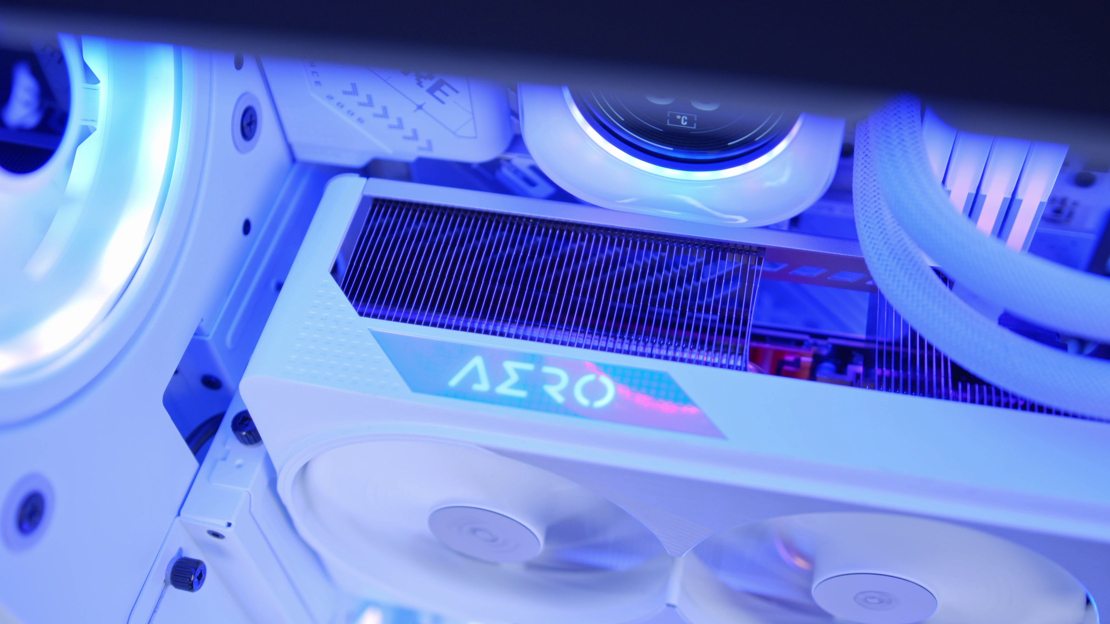 GeekaPC '420' (RTX 5080 / RTX 5090)