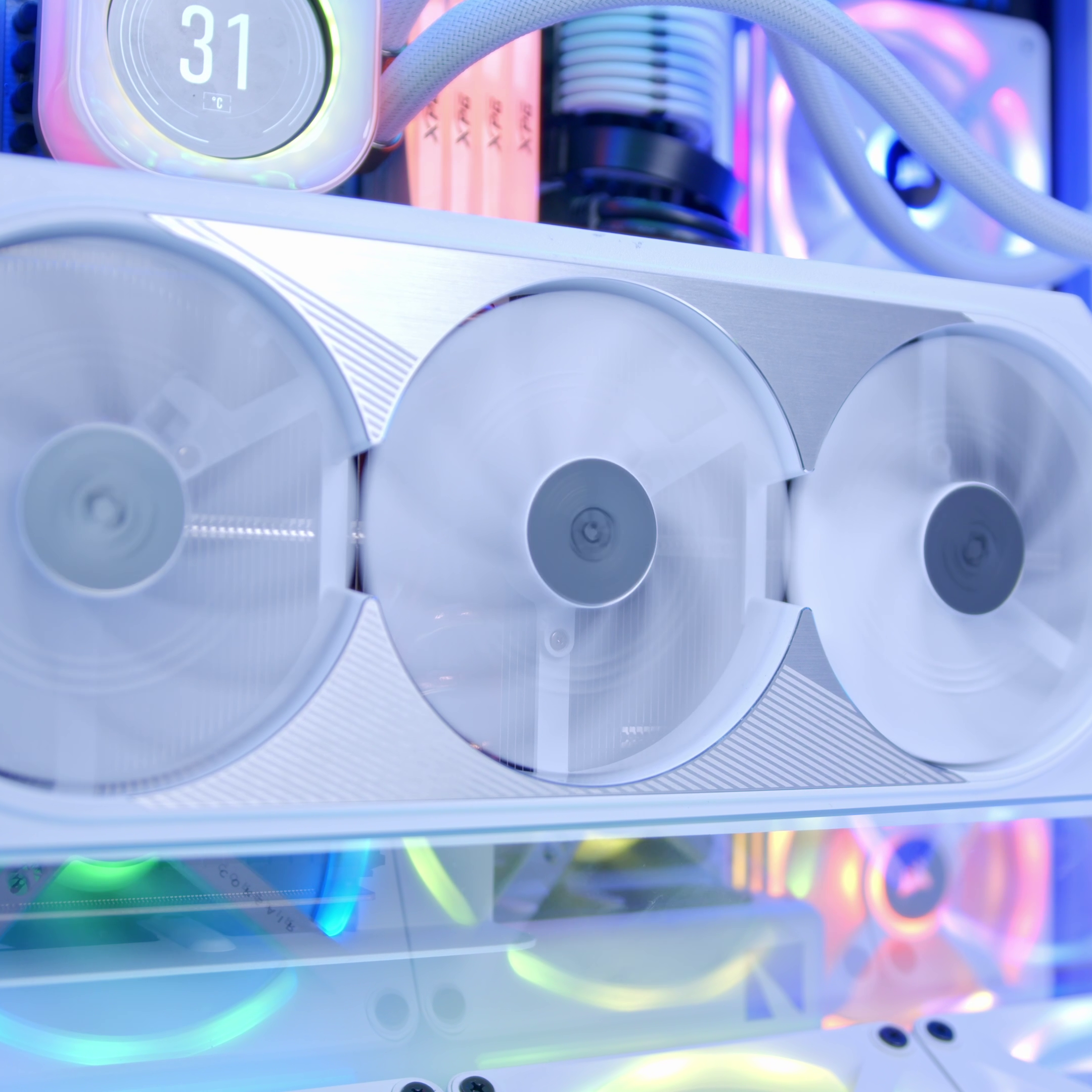 GeekaPC '420' (RTX 5080 / RTX 5090)