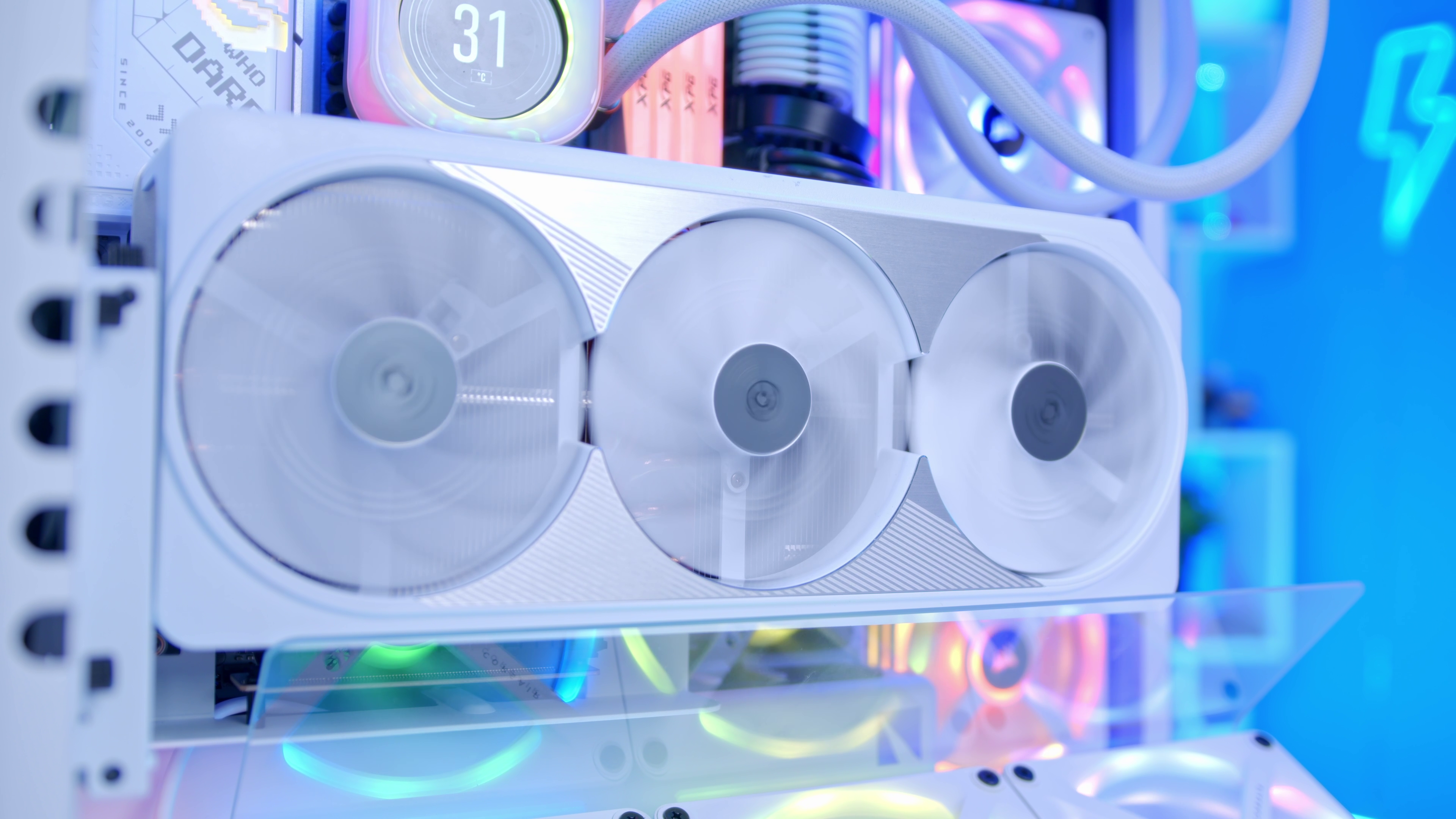 GeekaPC '420' (RTX 5080 / RTX 5090)