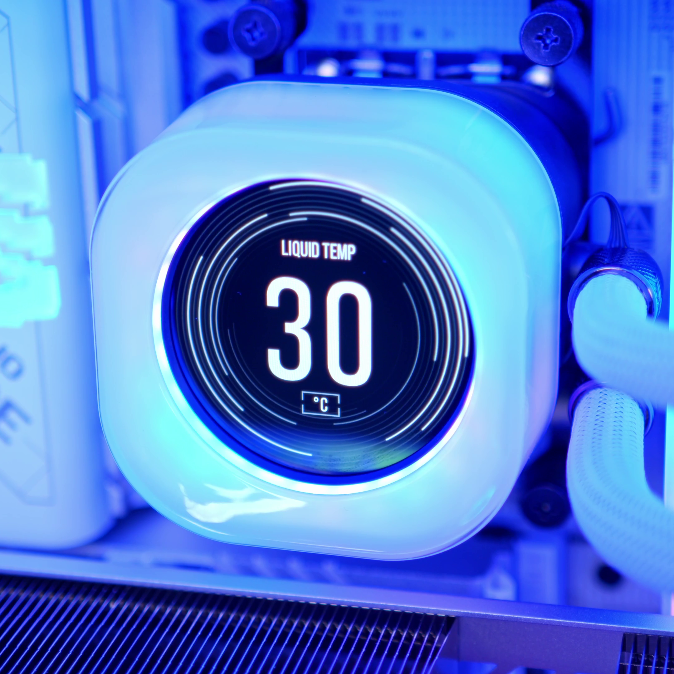 GeekaPC '420' (RTX 5080 / RTX 5090)