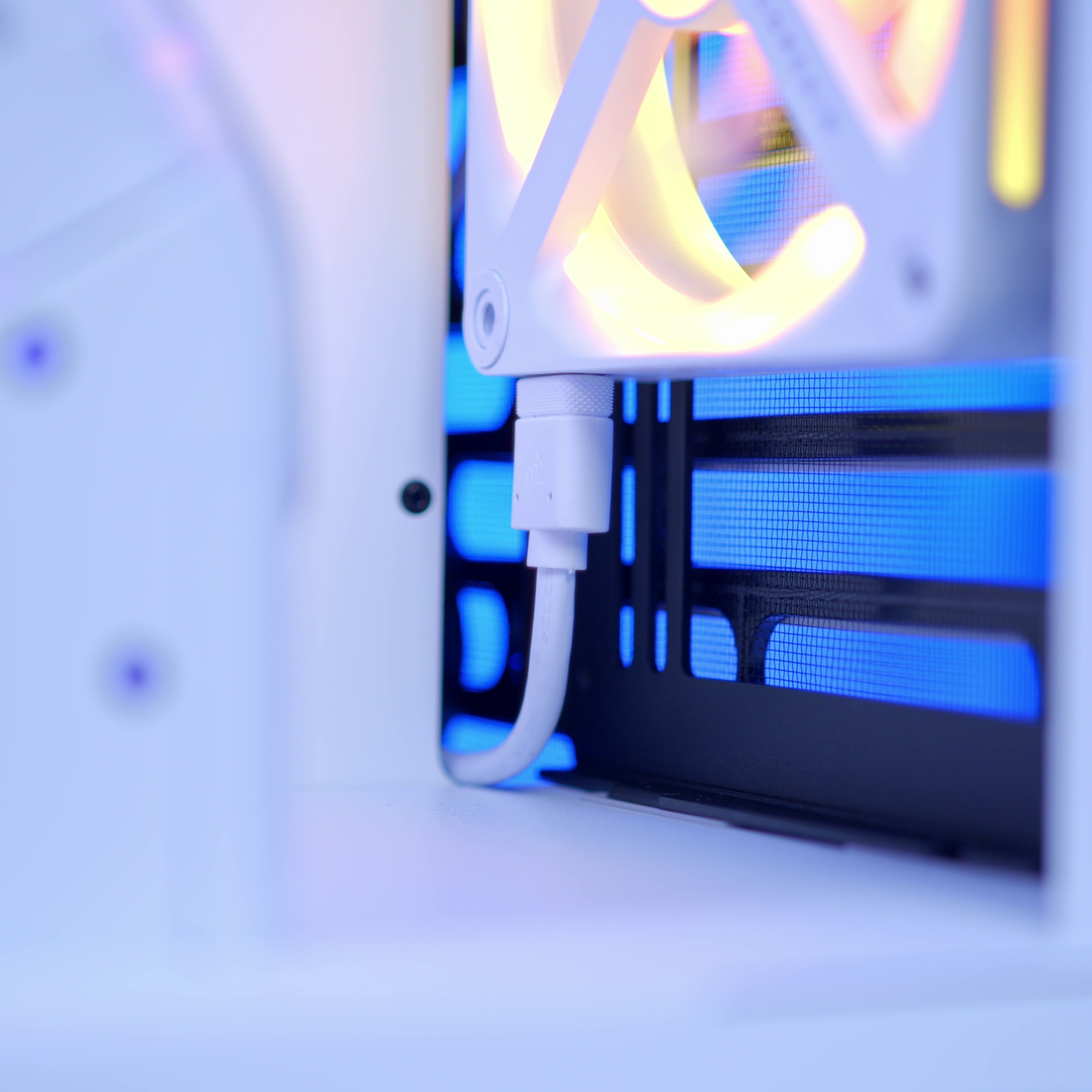 GeekaPC '420' (RTX 5080 / RTX 5090)