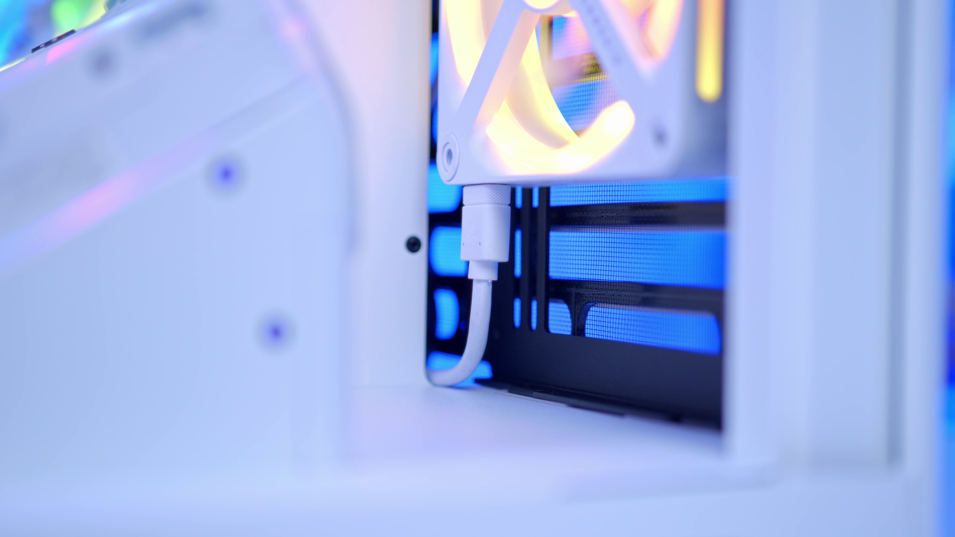 GeekaPC '420' (RTX 5080 / RTX 5090)