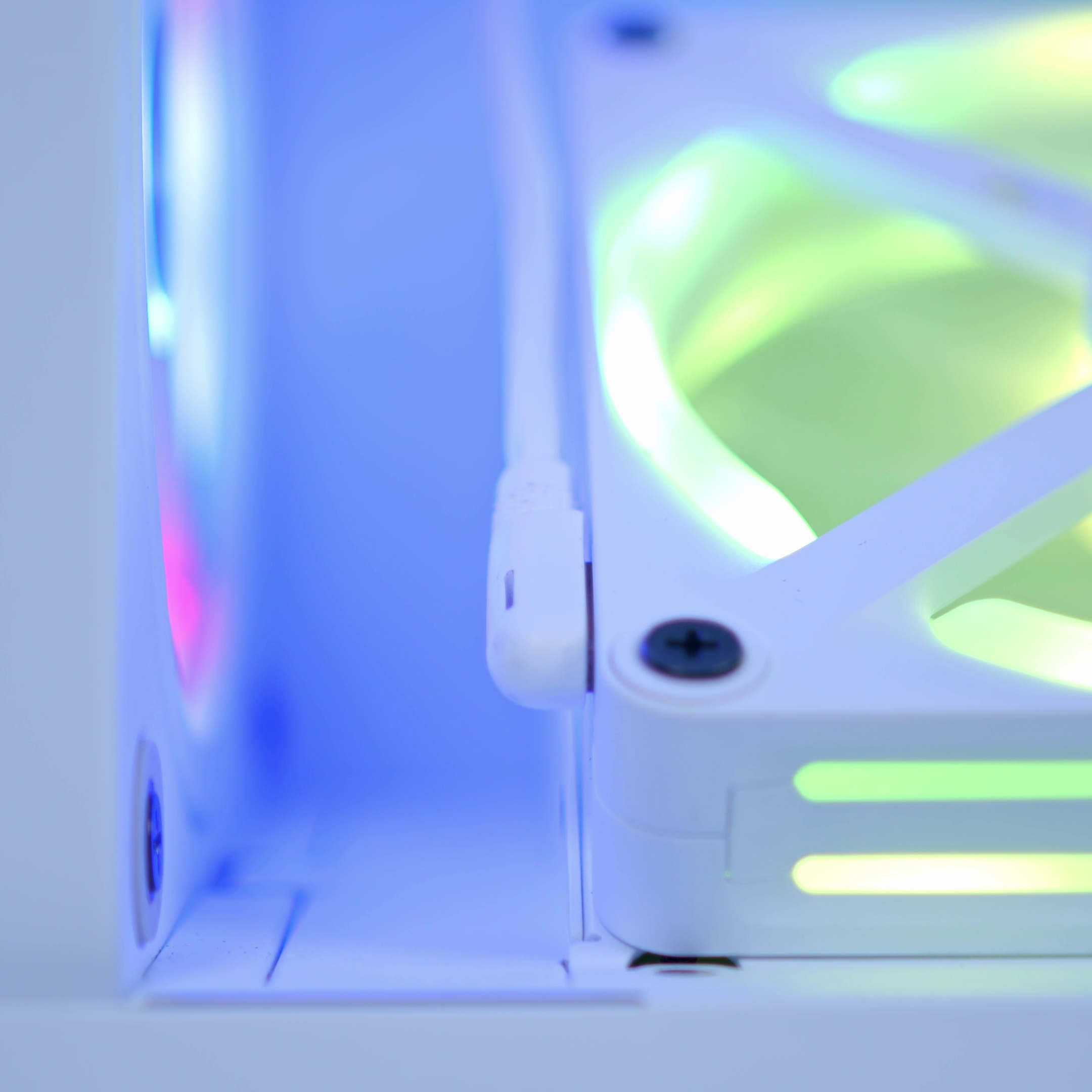 GeekaPC '420' (RTX 5080 / RTX 5090)