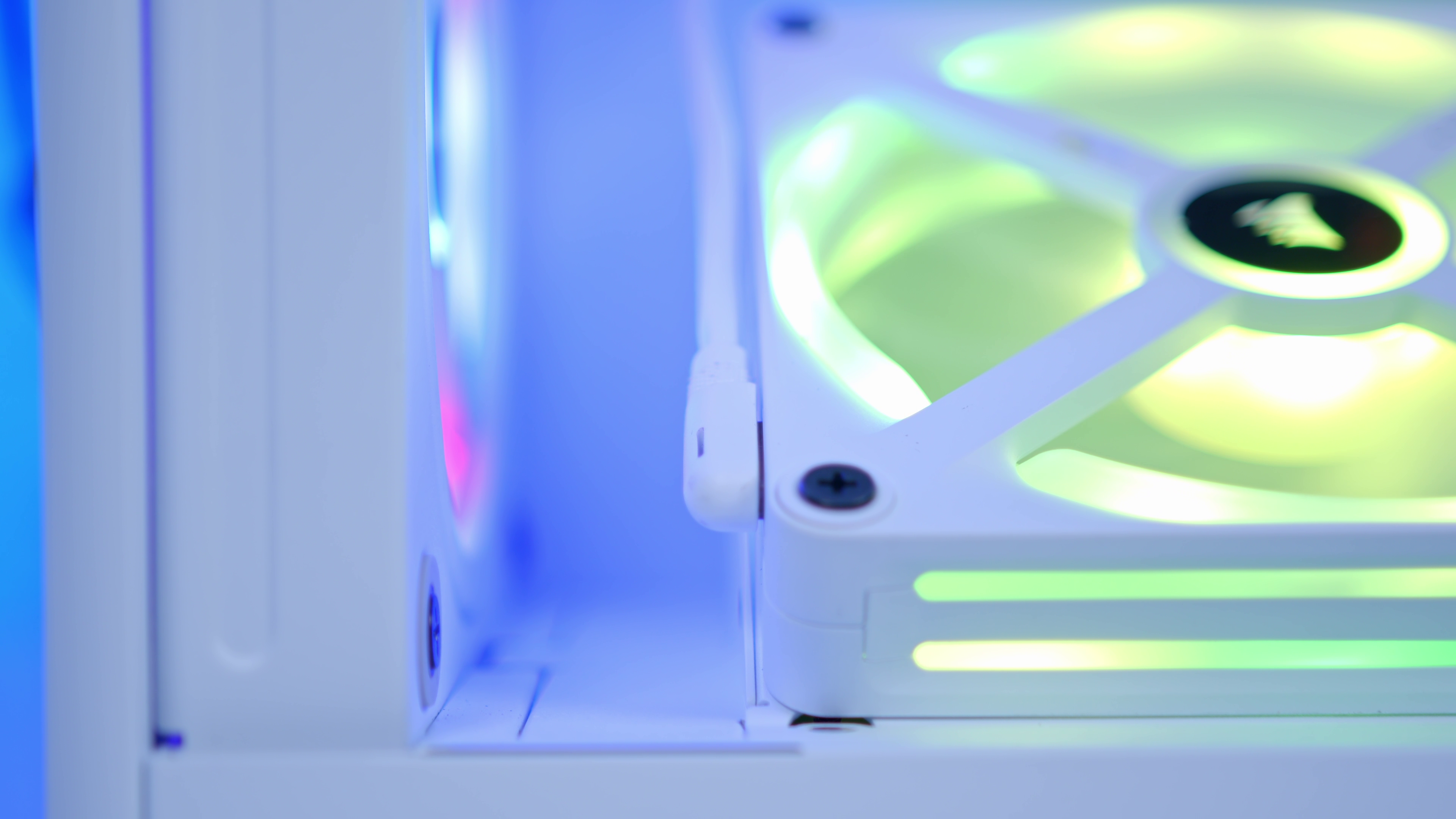 GeekaPC '420' (RTX 5080 / RTX 5090)