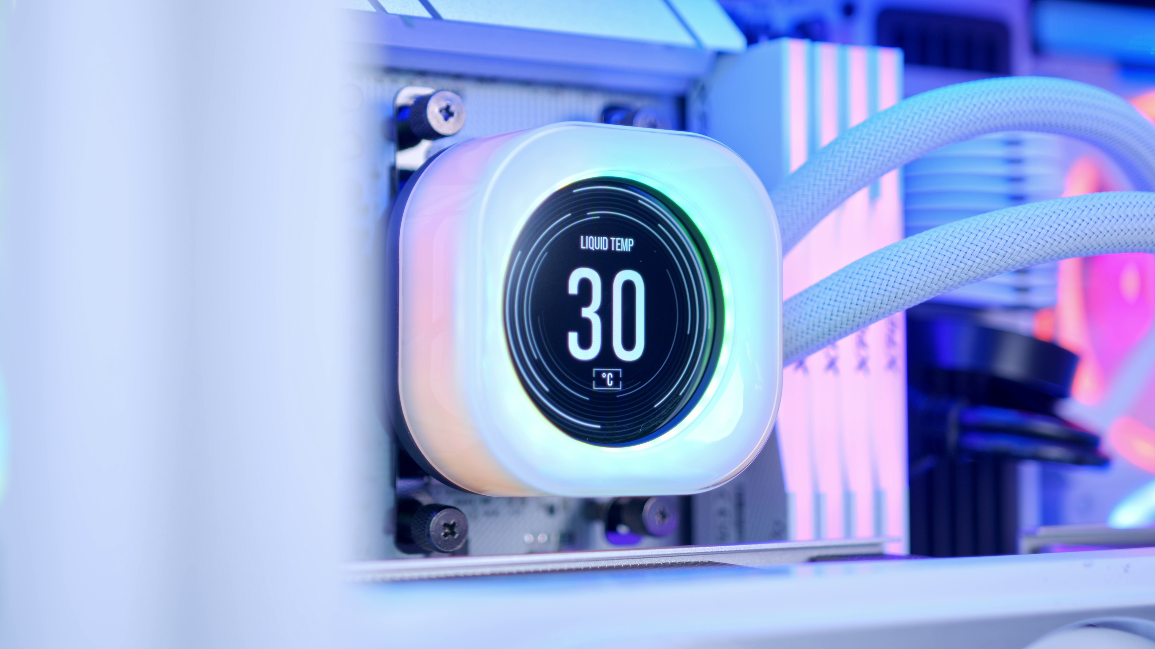 GeekaPC '420' (RTX 5080 / RTX 5090)