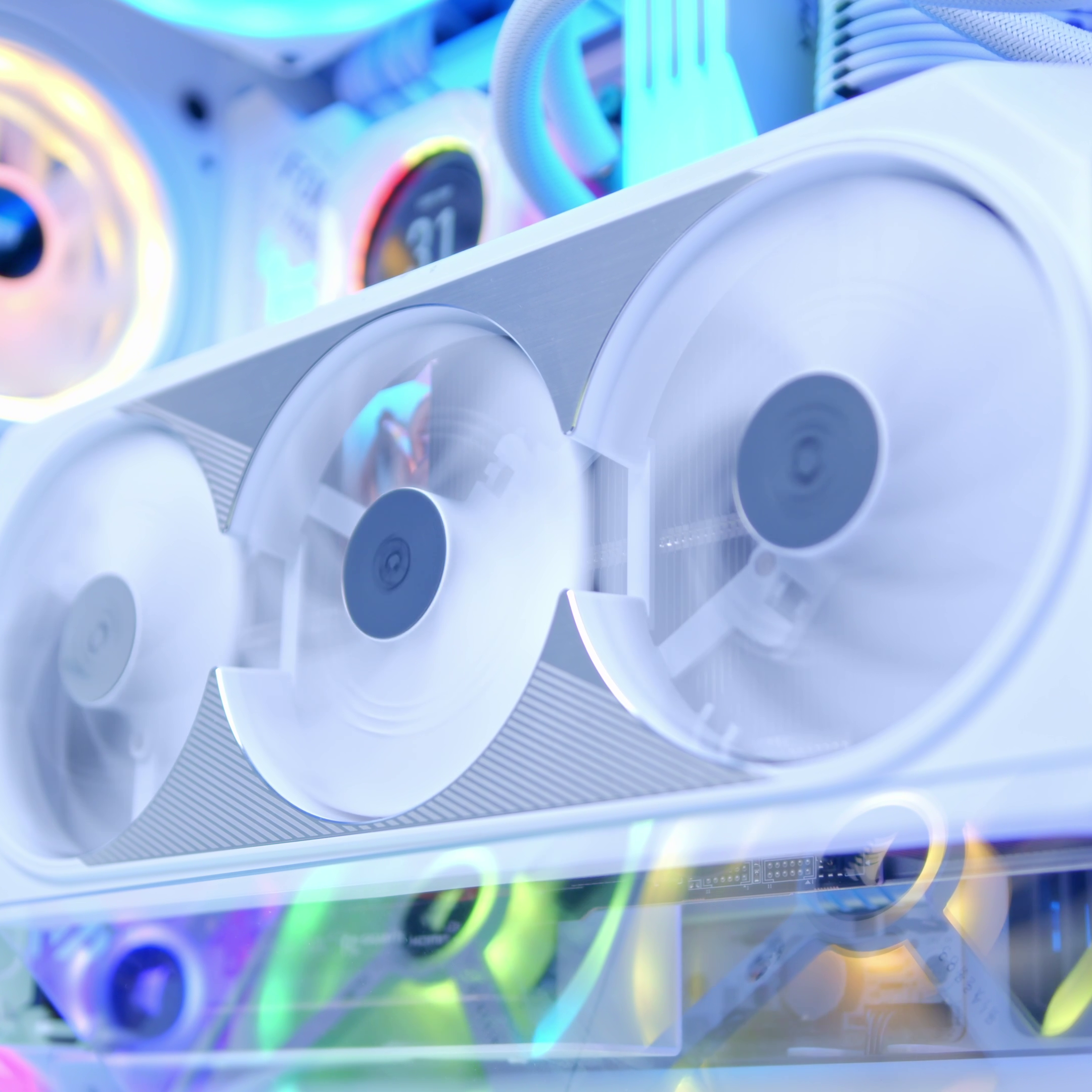 GeekaPC '420' (RTX 5080 / RTX 5090)