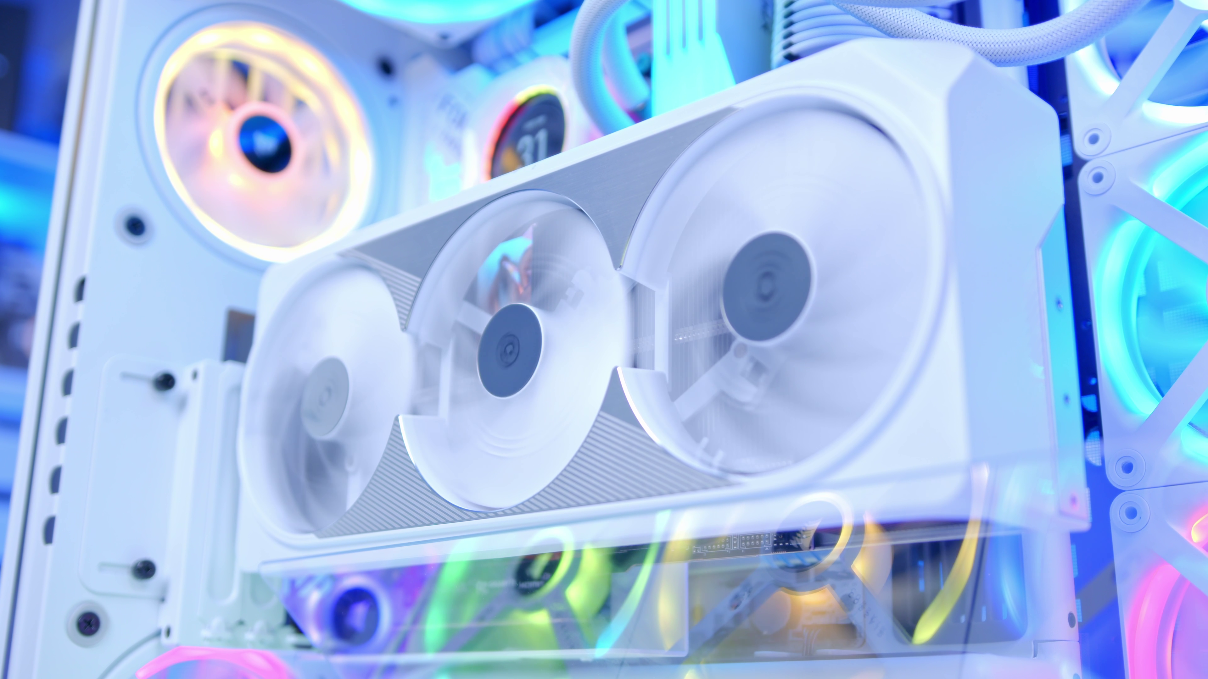 GeekaPC '420' (RTX 5080 / RTX 5090)