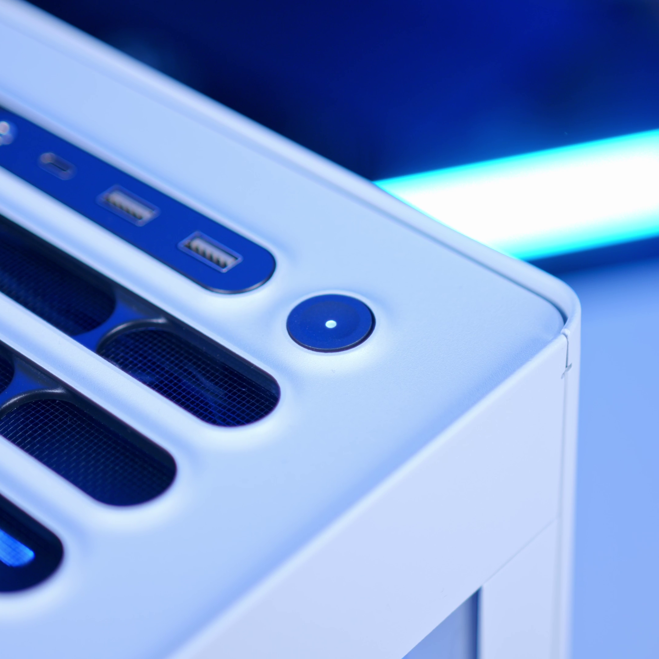 GeekaPC '420' (RTX 5080 / RTX 5090)