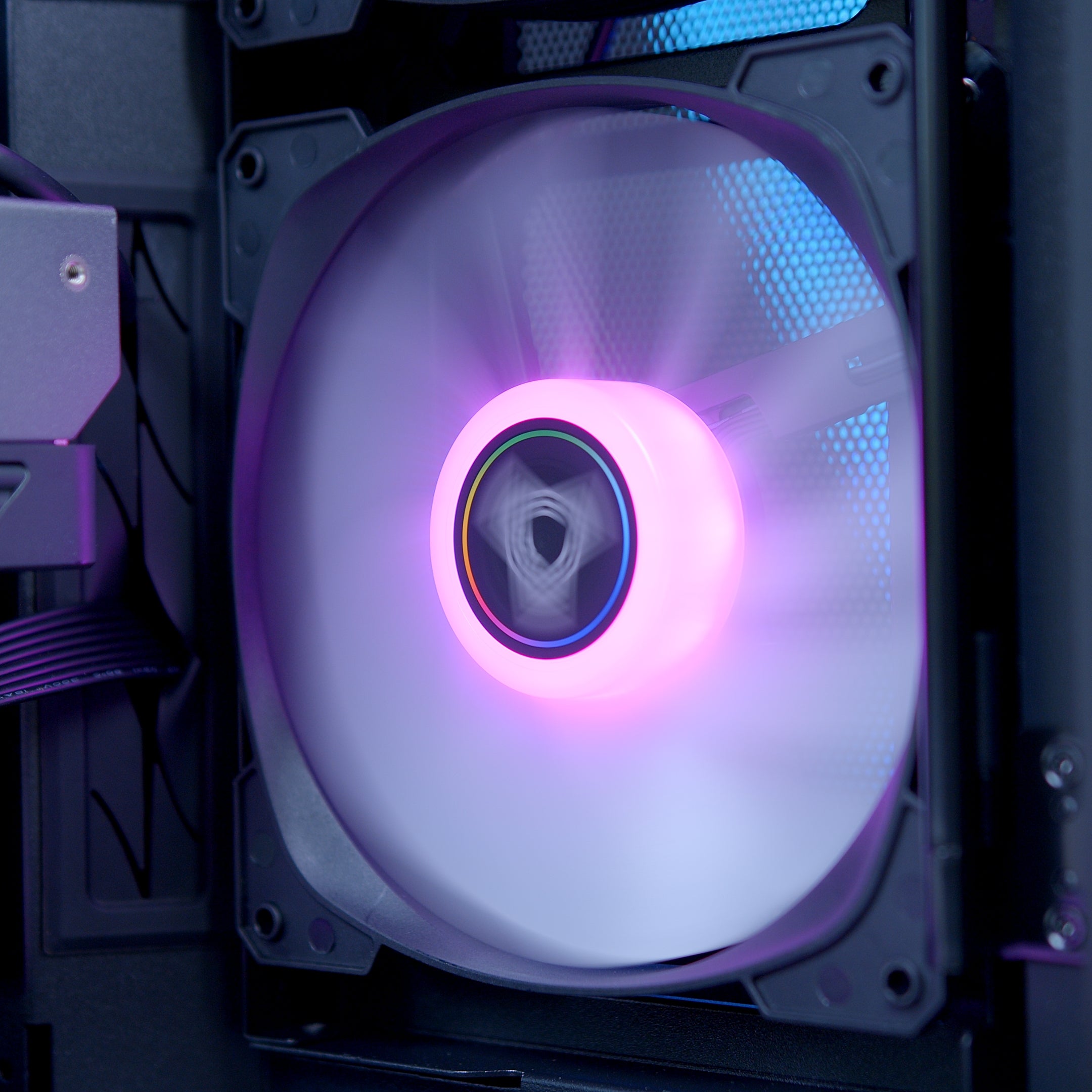 GeekaPC 'King' (RX 9070 / RTX 5070)