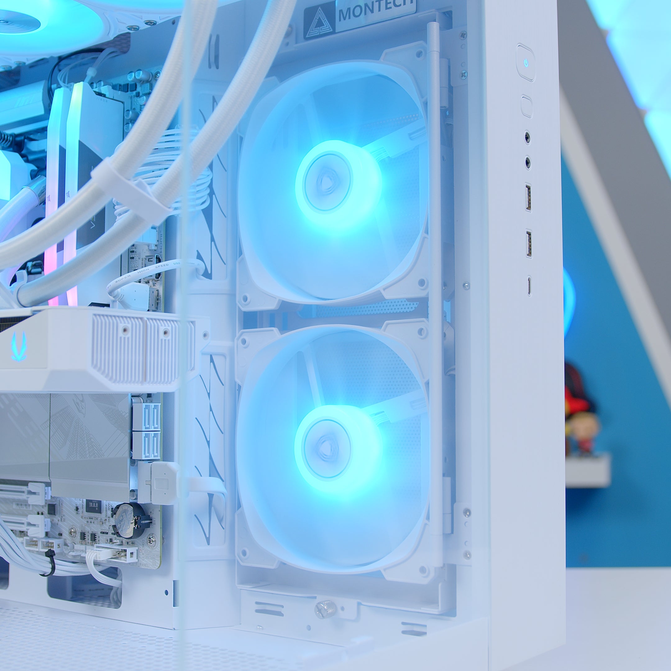 GeekaPC 'Frost' (RX 9070 / RTX 5070)