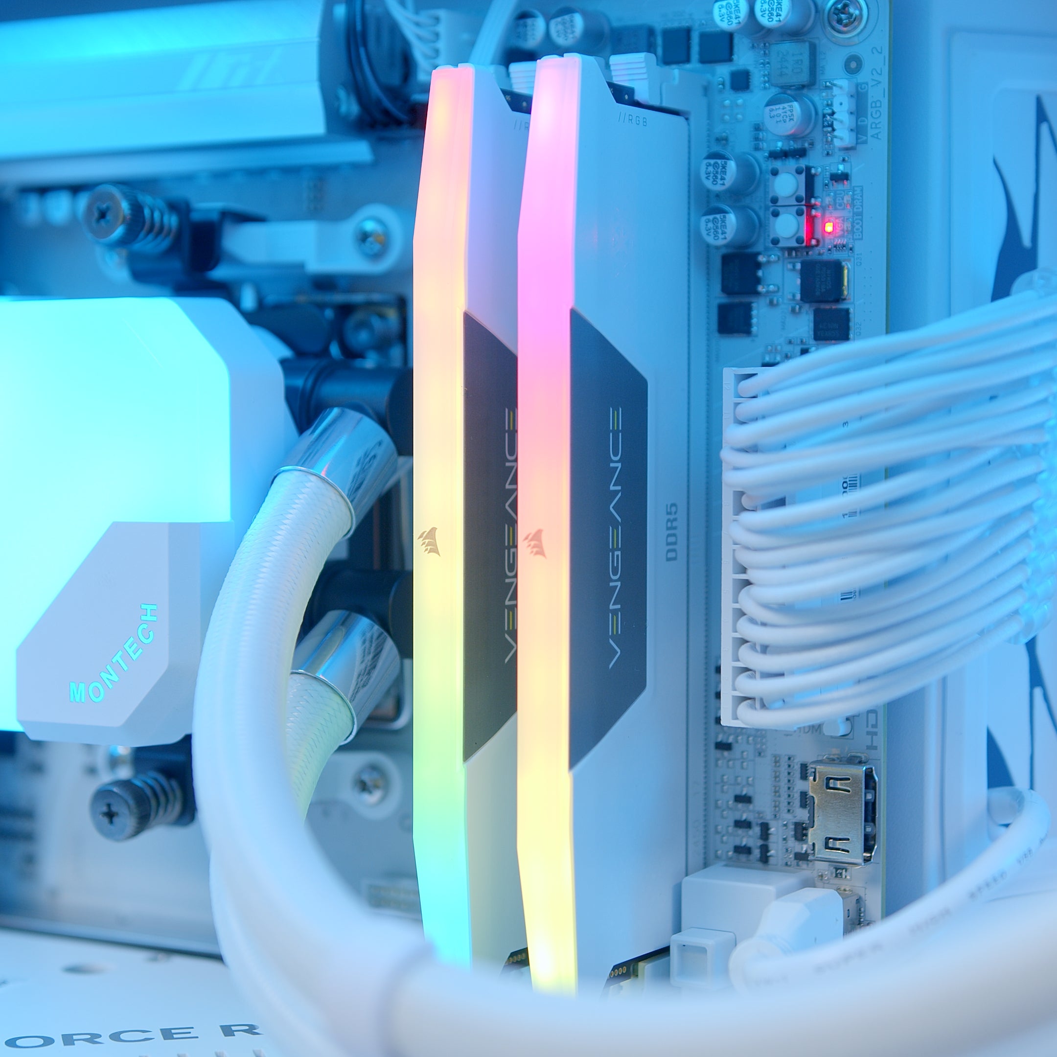 GeekaPC 'Frost' (RX 9070 / RTX 5070)