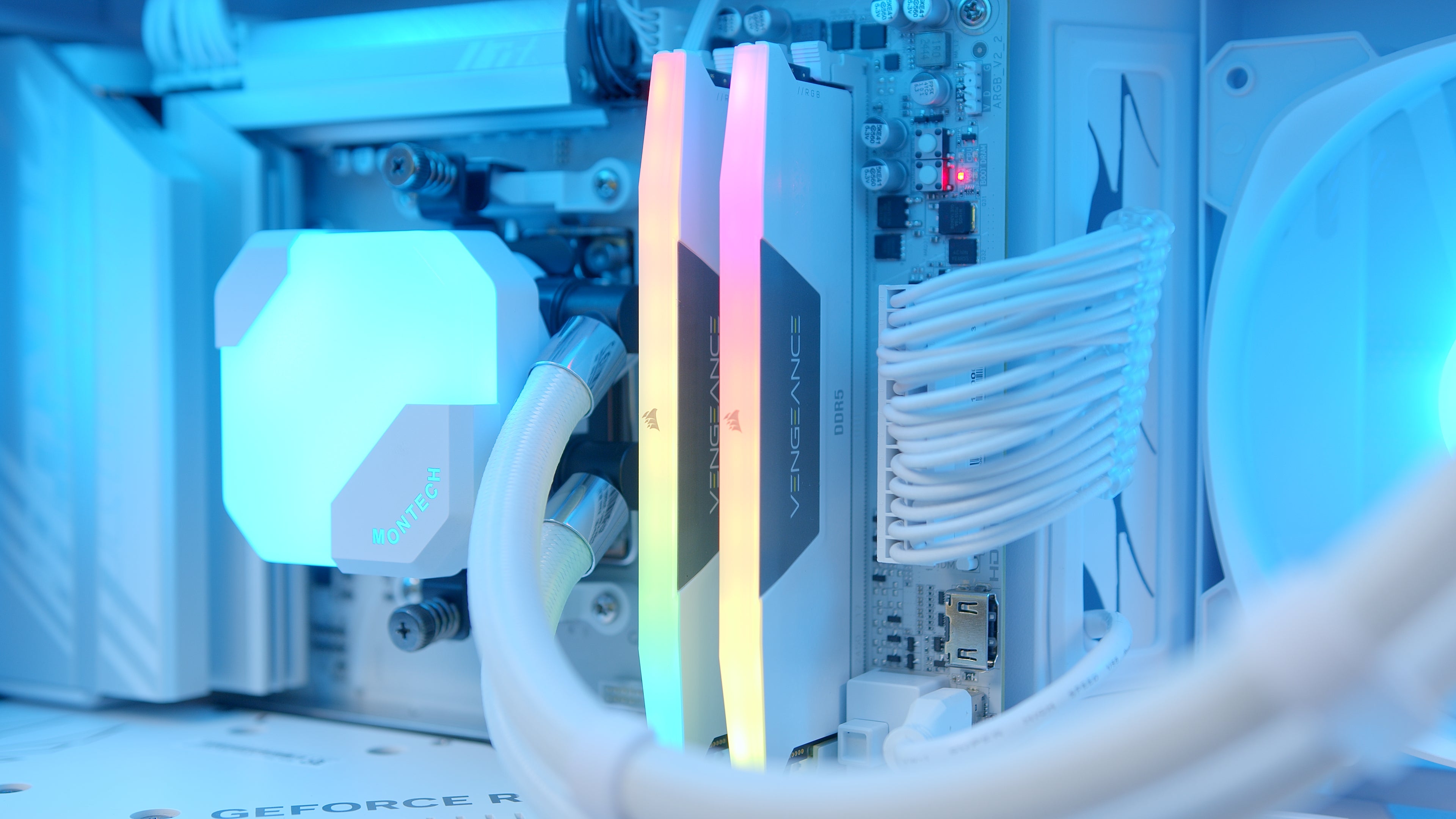 GeekaPC 'Frost' (RX 9070 / RTX 5070)