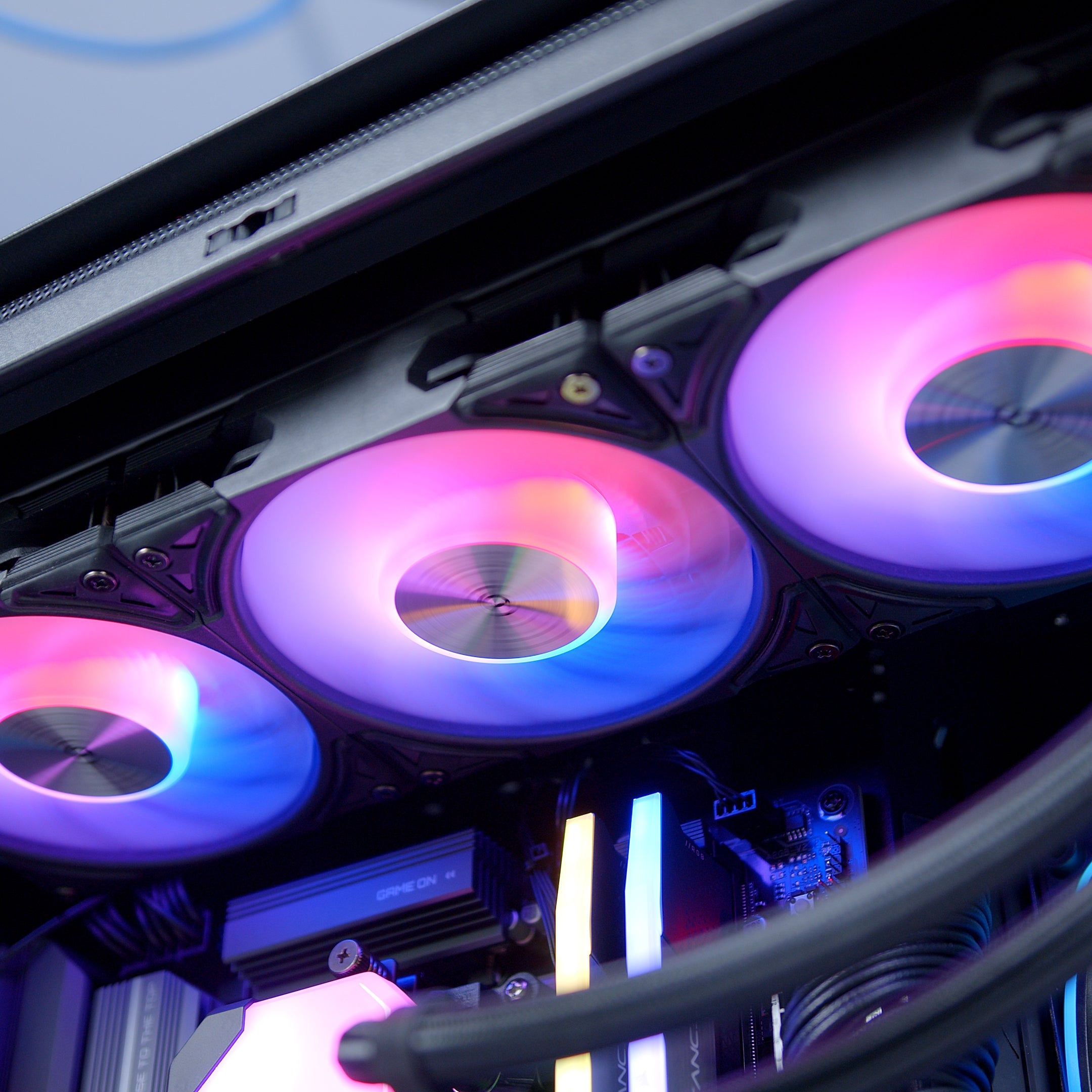 GeekaPC 'Pro' (RX 9070 XT / RTX 5070 Ti / RTX 5080)