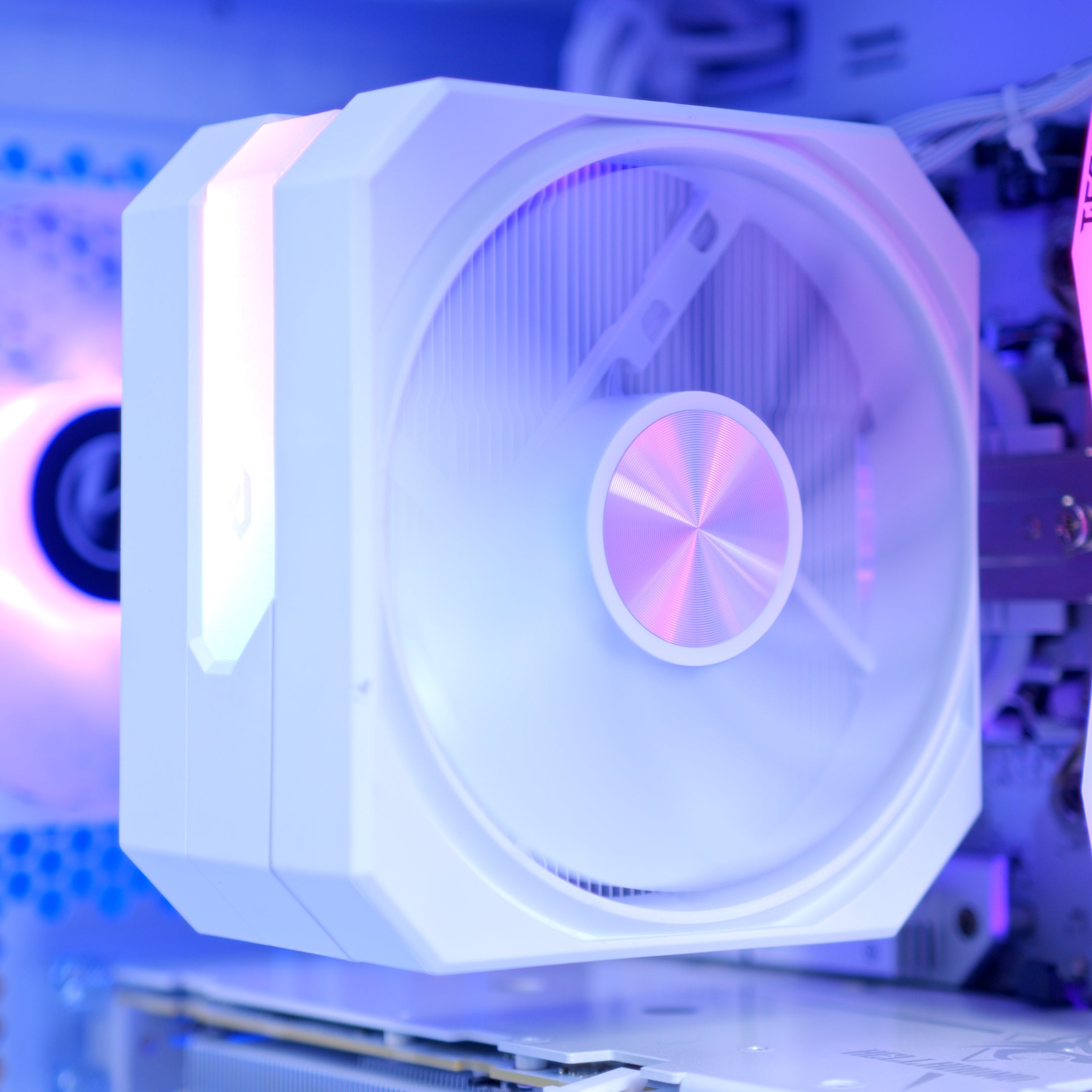 GeekaPC 'Glacier' (RTX 5060 / RX 9060 XT 16GB)