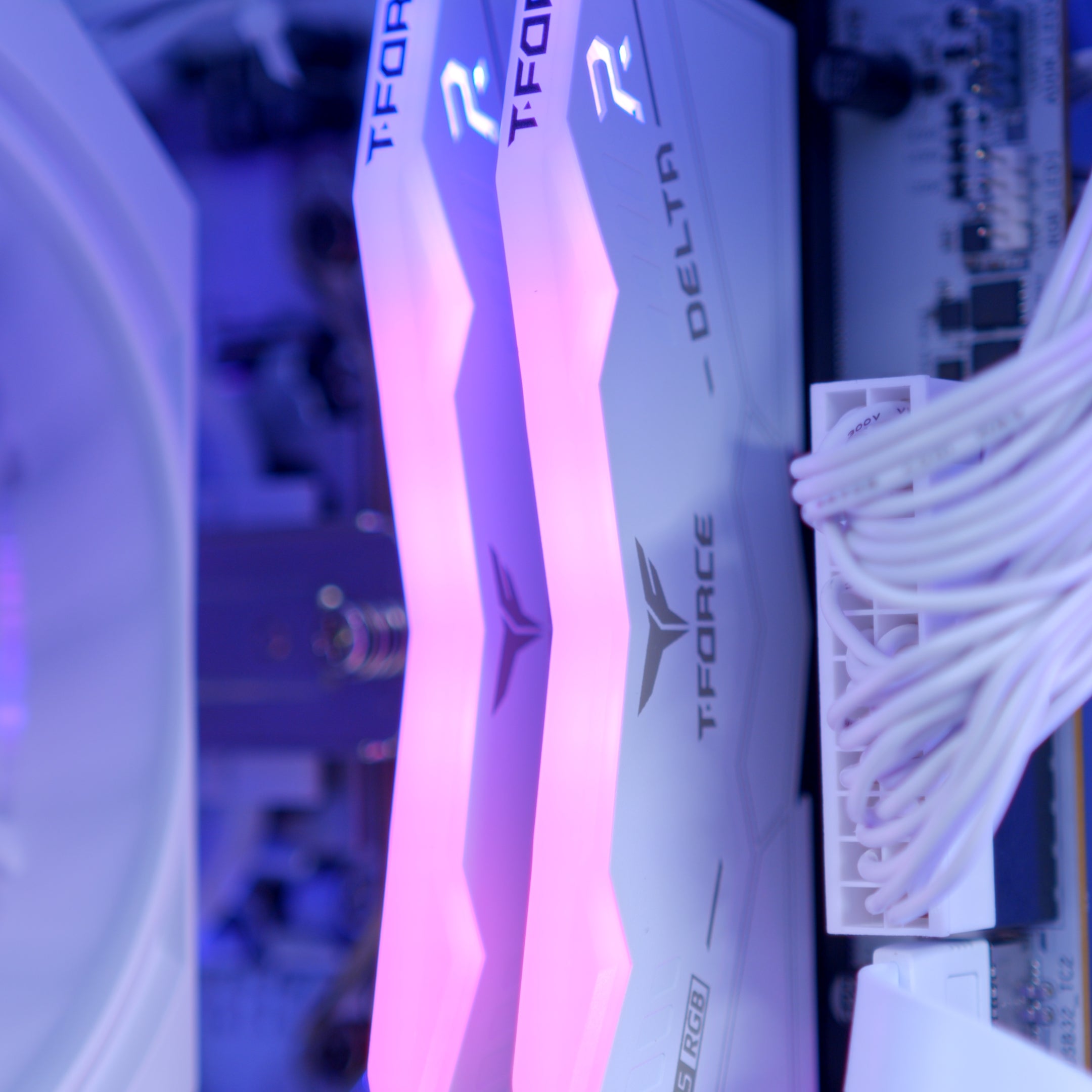 GeekaPC 'Glacier' (RTX 5060 / RX 9060 XT 16GB)