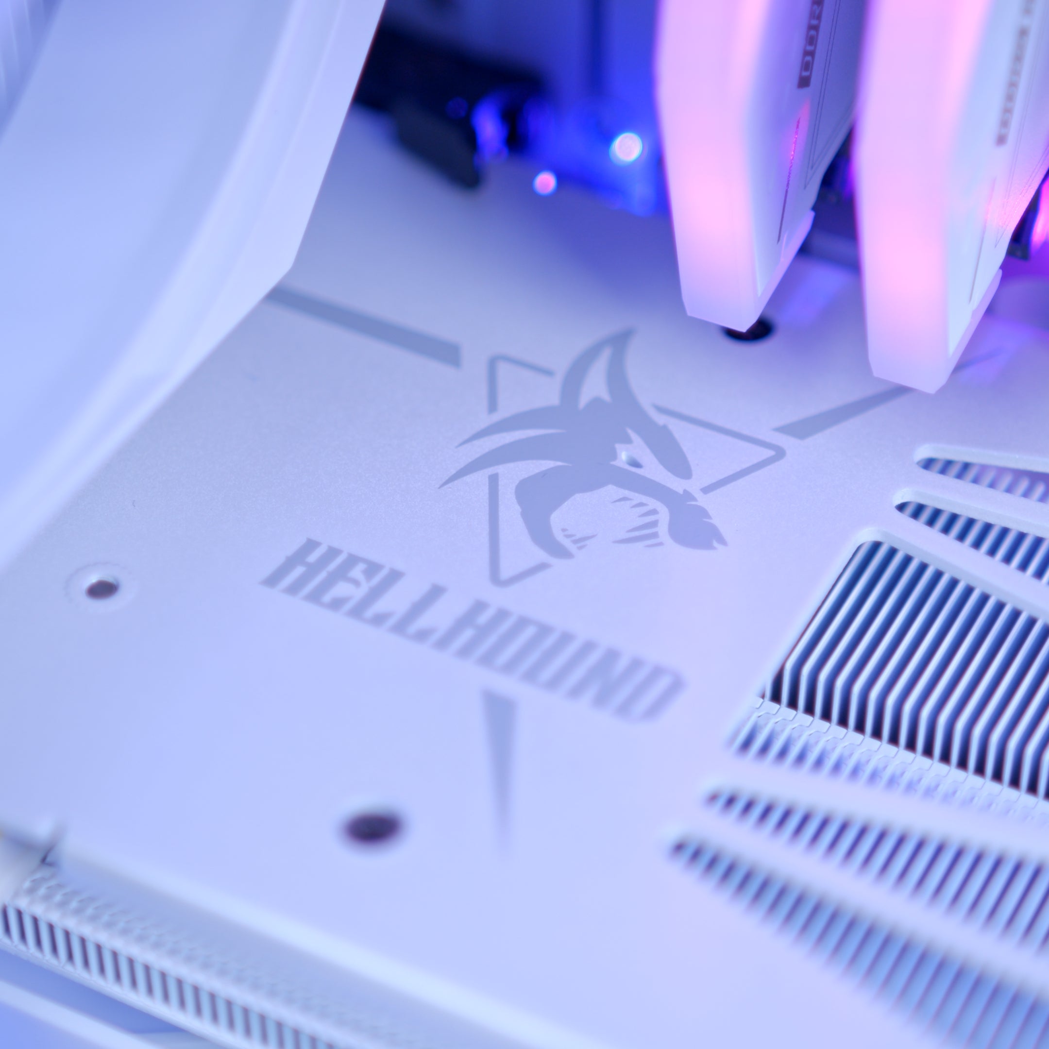 GeekaPC 'Glacier' (RTX 5060 / RX 9060 XT 16GB)