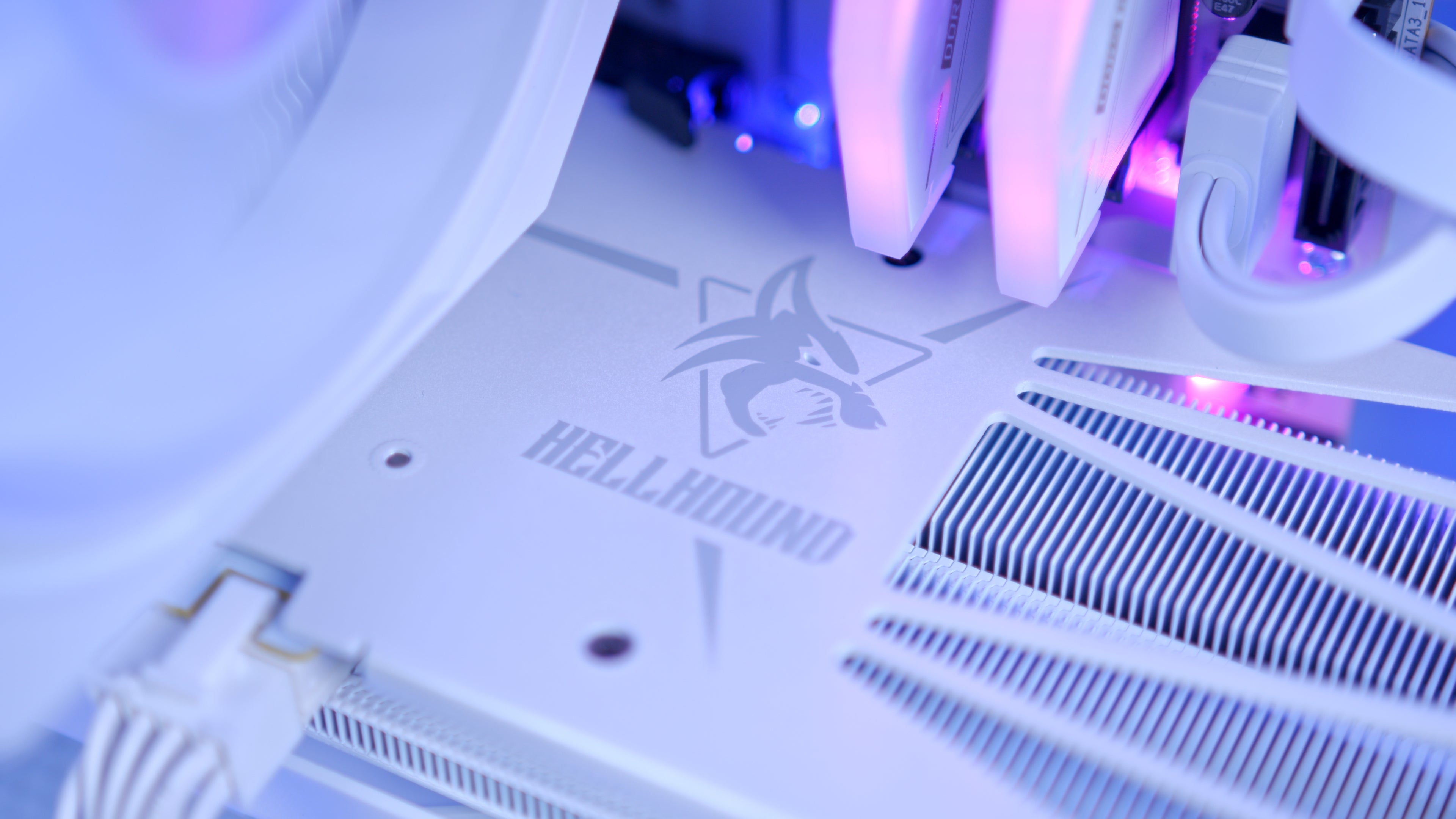 GeekaPC 'Glacier' (RTX 5060 / RX 9060 XT 16GB)