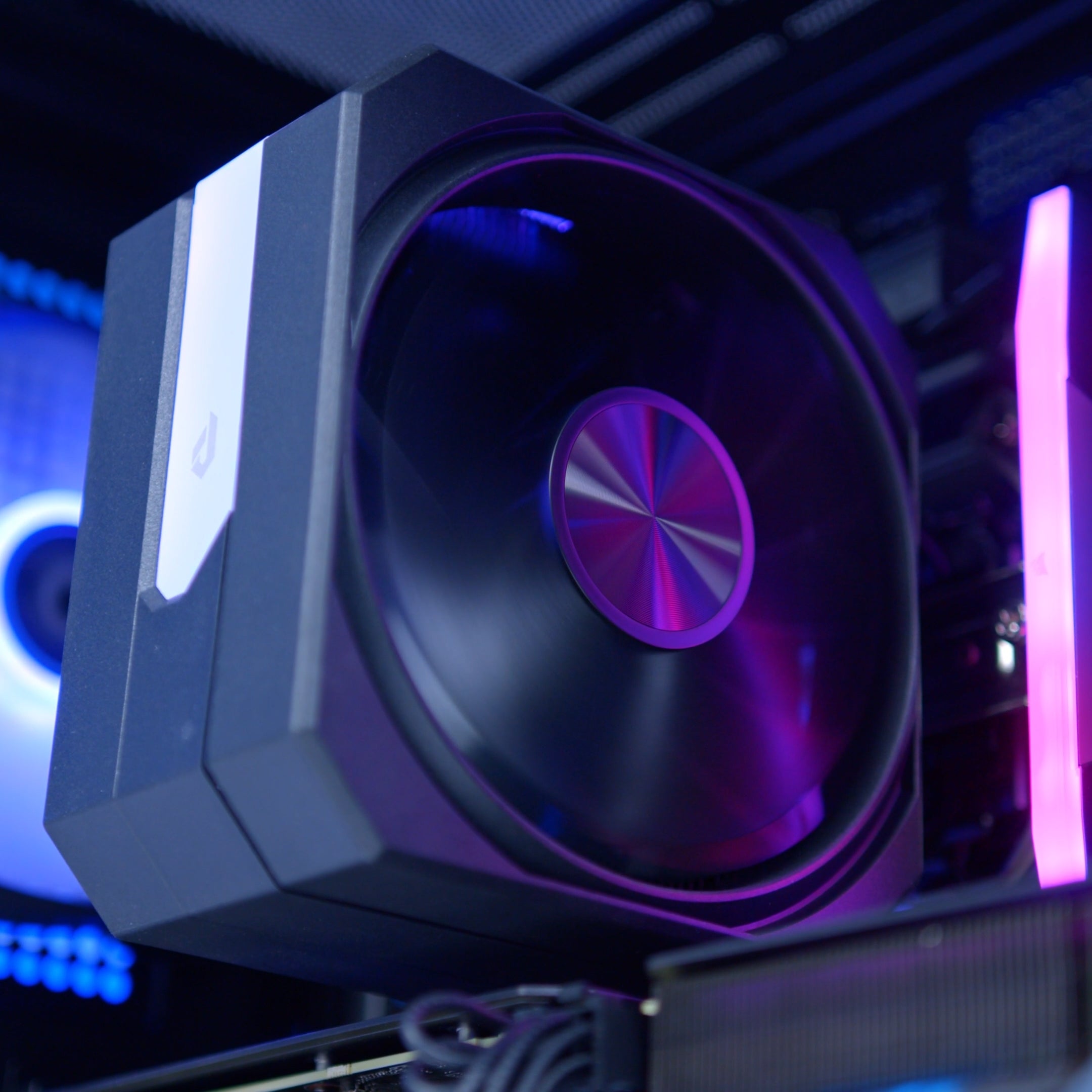 GeekaPC 'Prince' (RTX 5060 / RX 9060 XT 16GB)