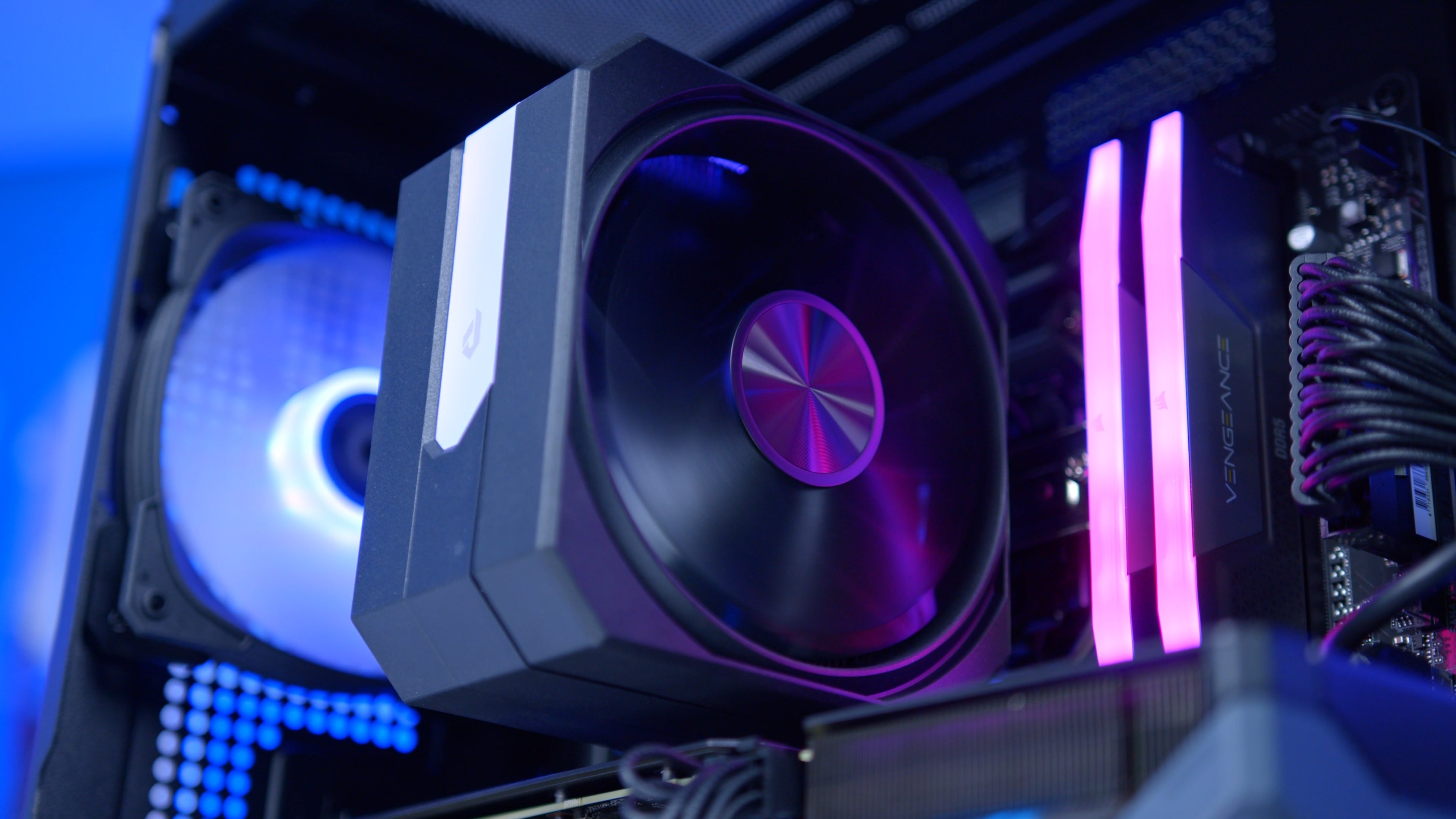 GeekaPC 'Prince' (RTX 5060 / RX 9060 XT 16GB)